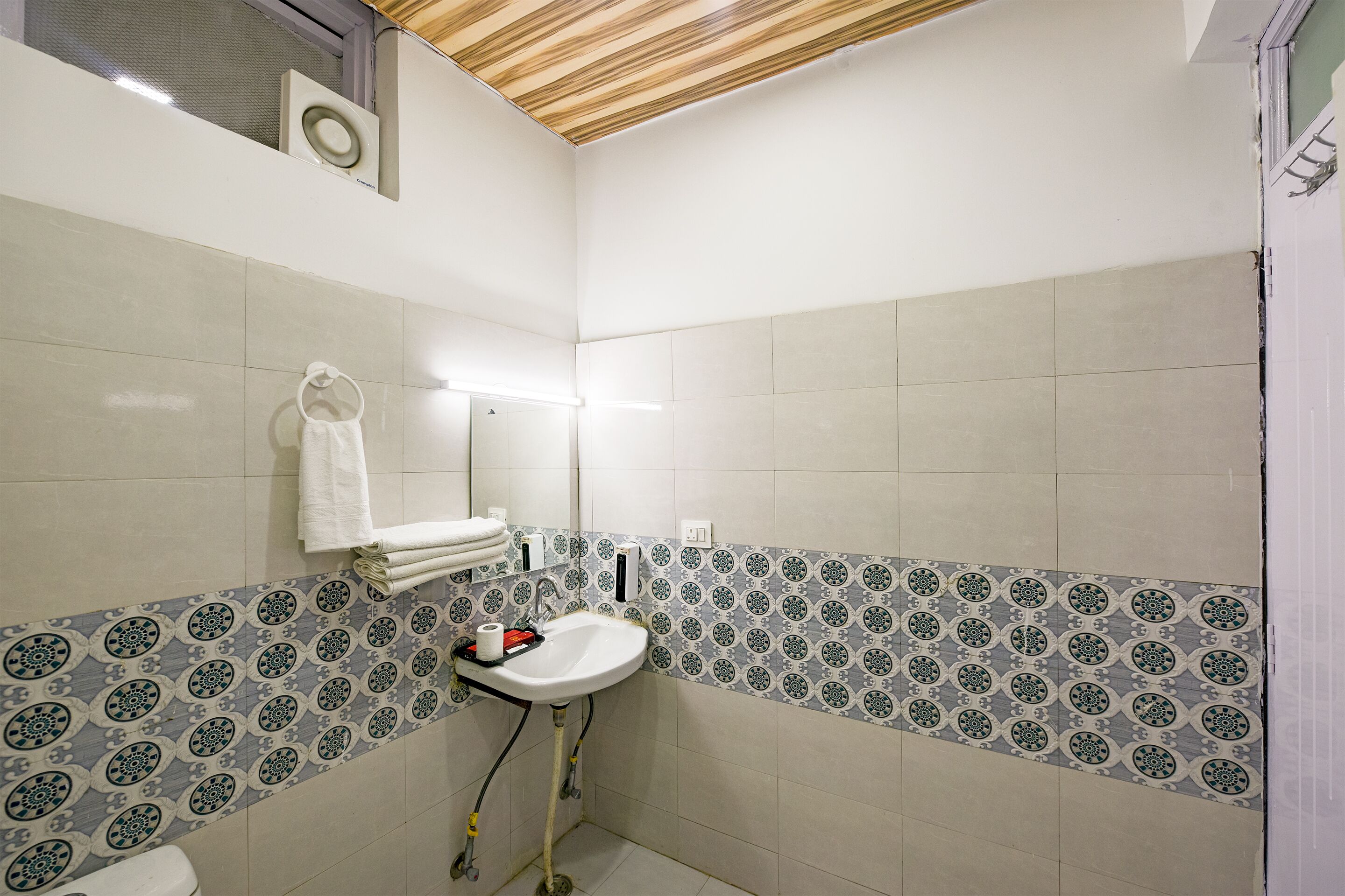 Hotel Shiva Lake