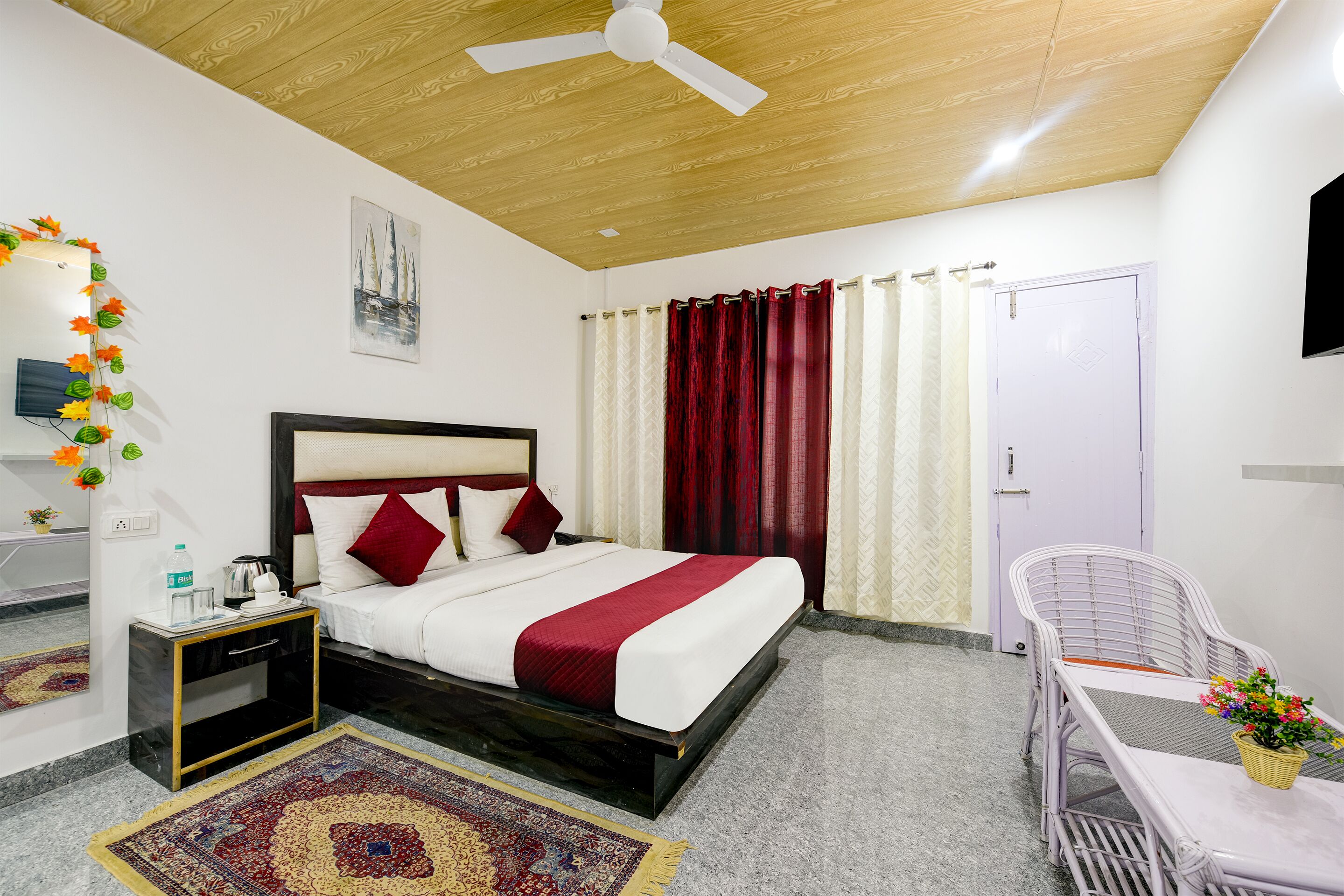 Hotel Shiva Lake