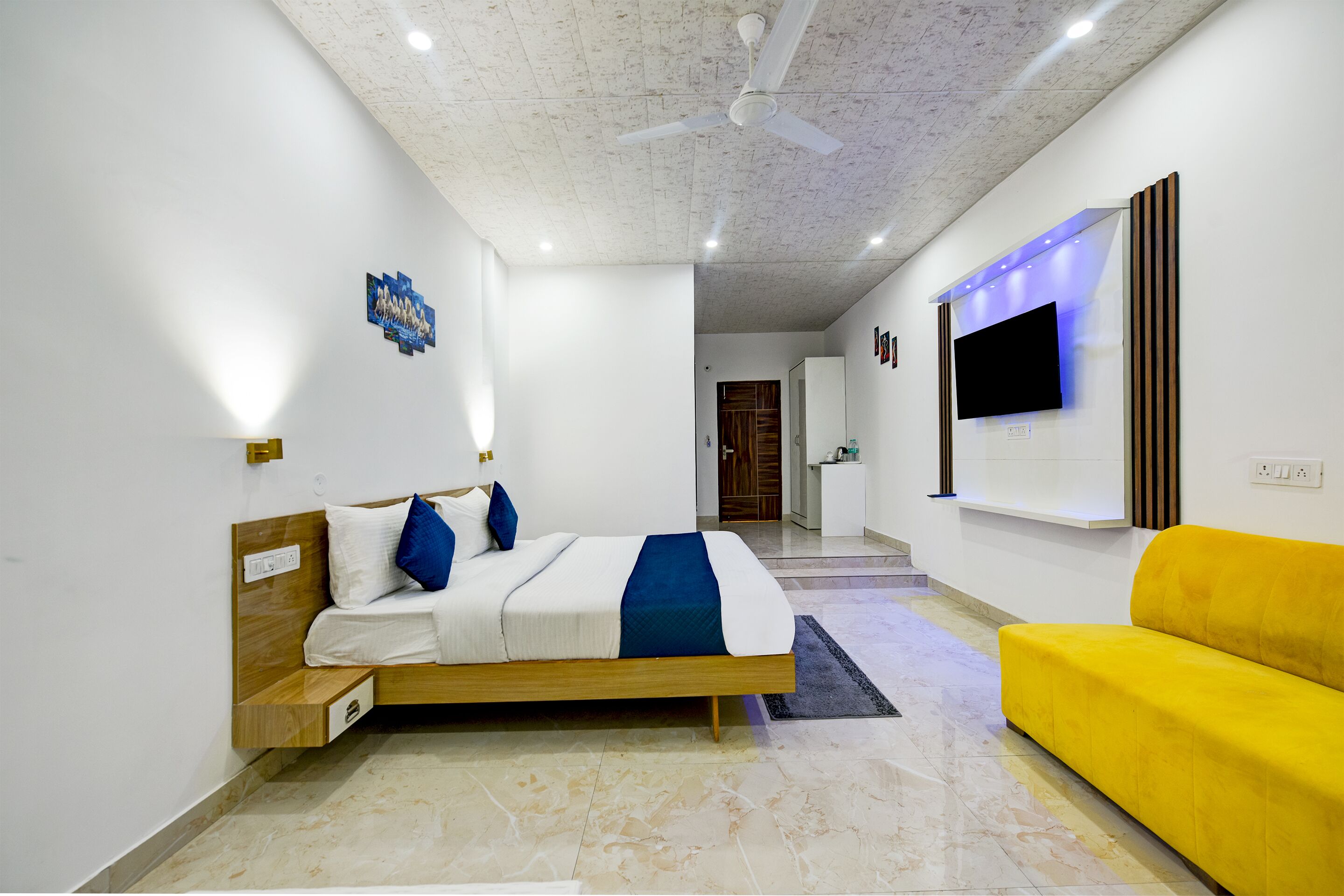 Hotel Shiva Lake