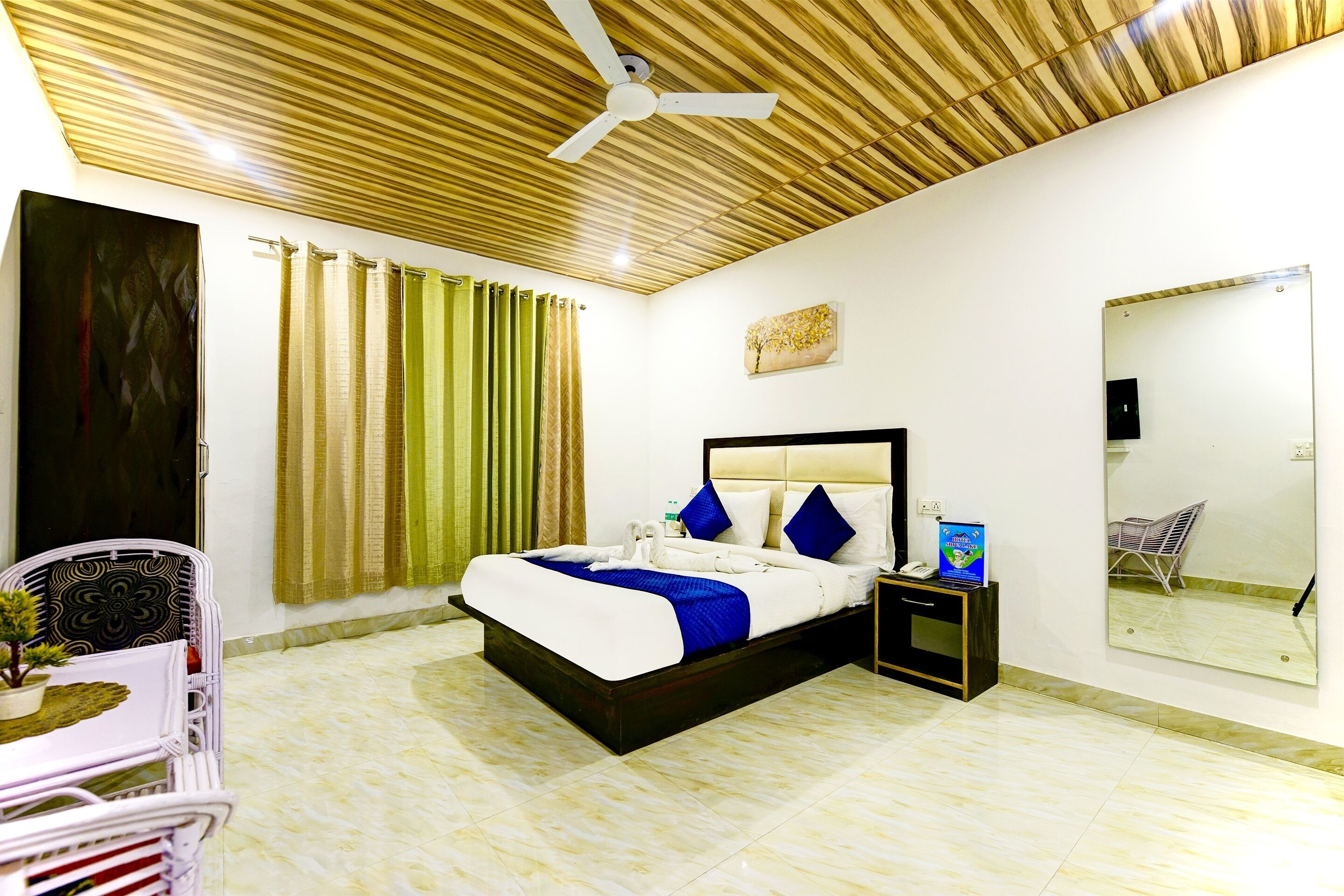 Hotel Shiva Lake