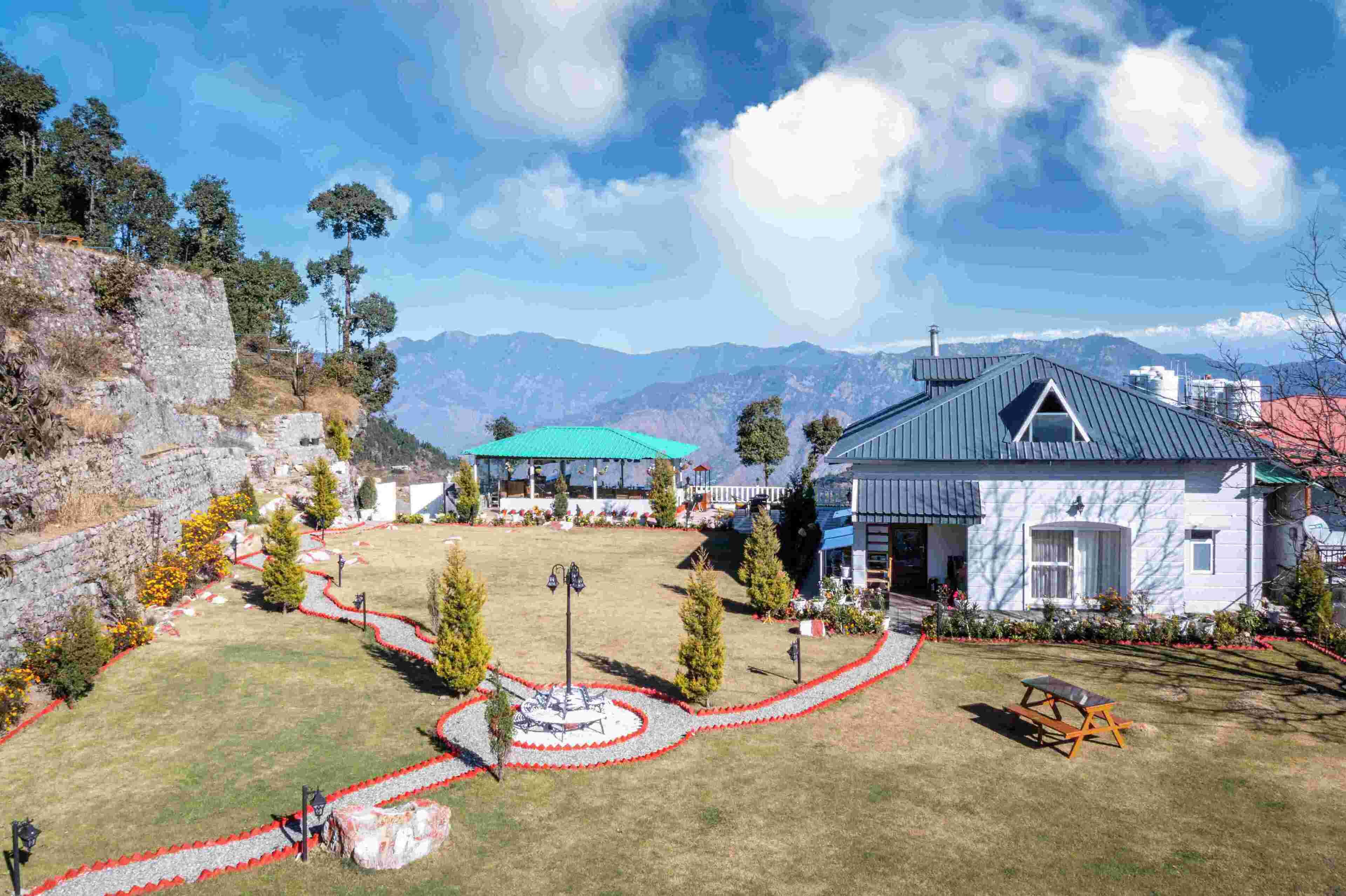 ama Stays & Trails Barefoot Bungalow, Dhanaulti