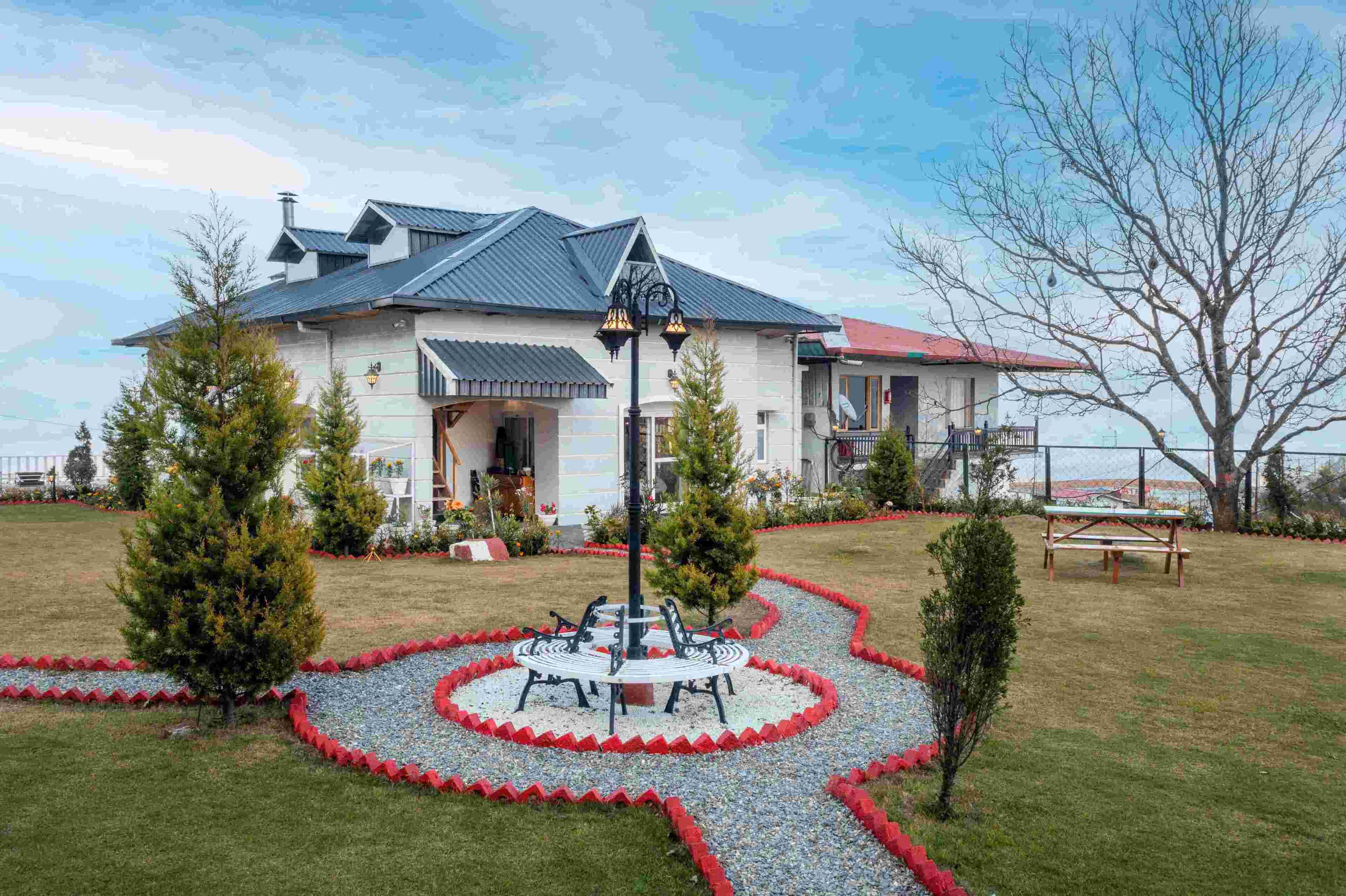 ama Stays & Trails Barefoot Bungalow, Dhanaulti