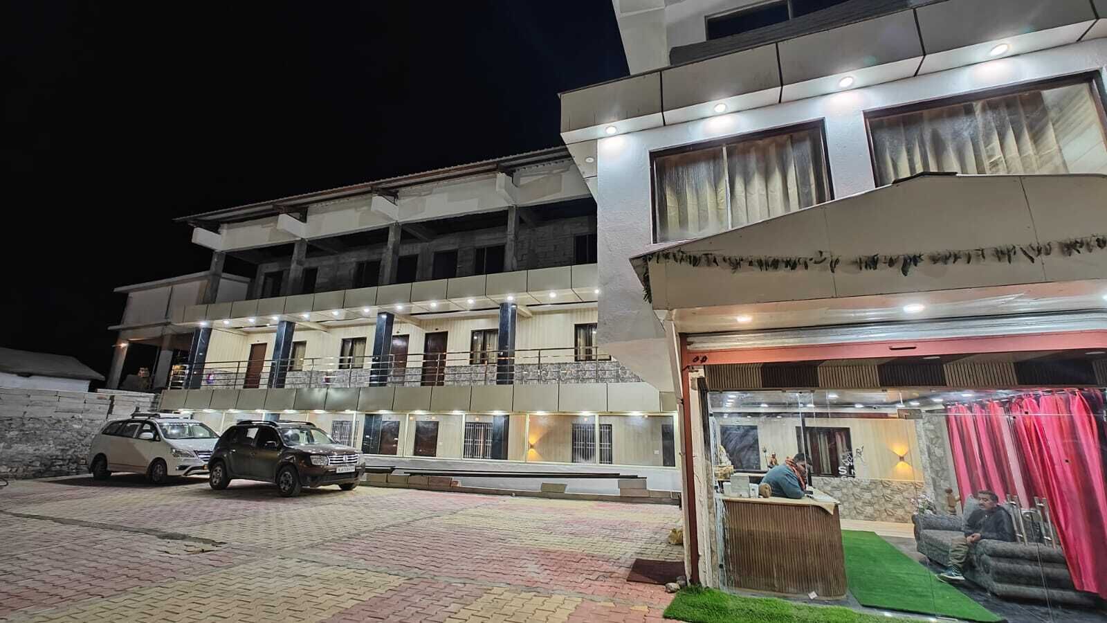 Hotel SNR Grand