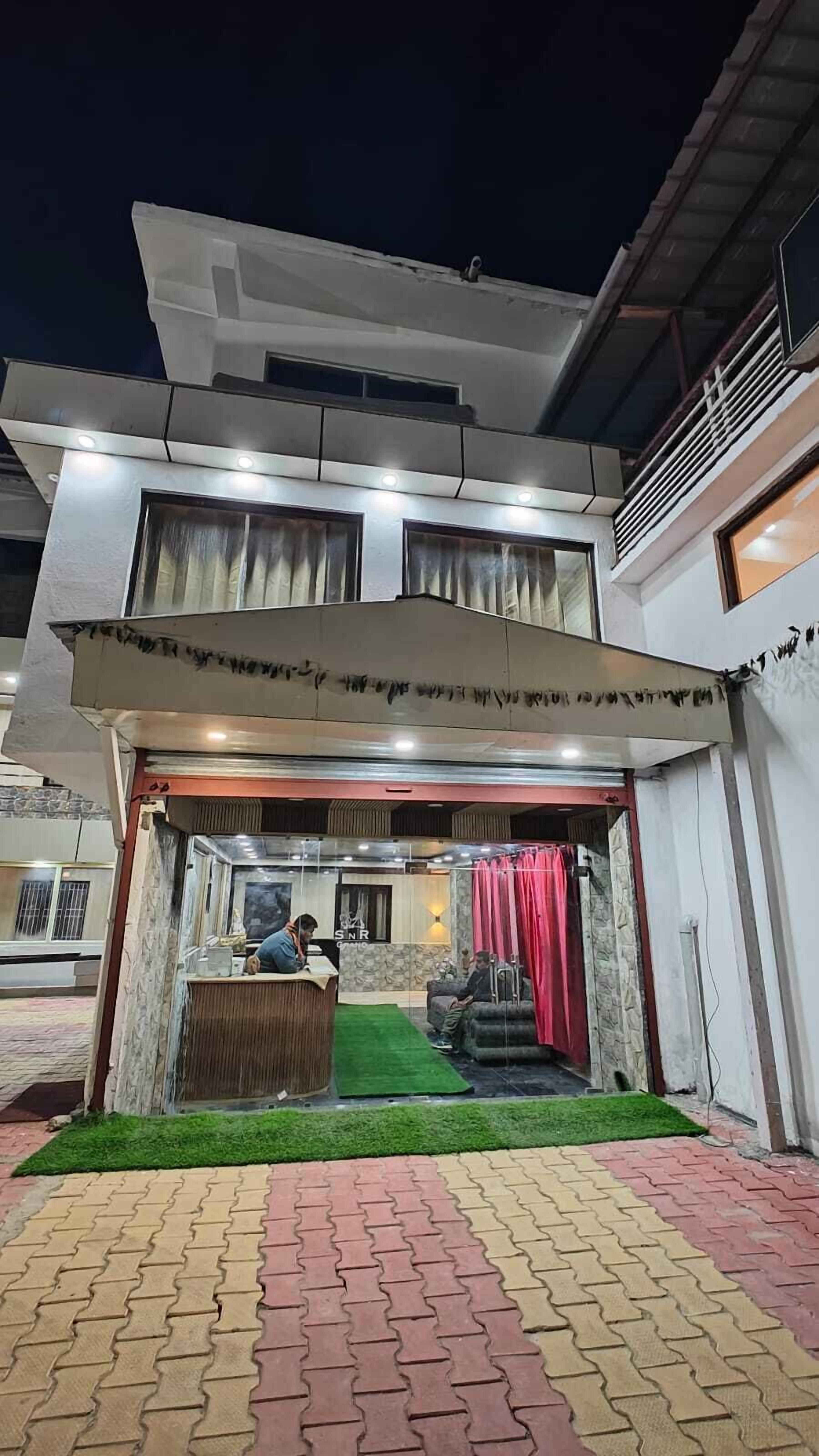 Hotel SNR Grand