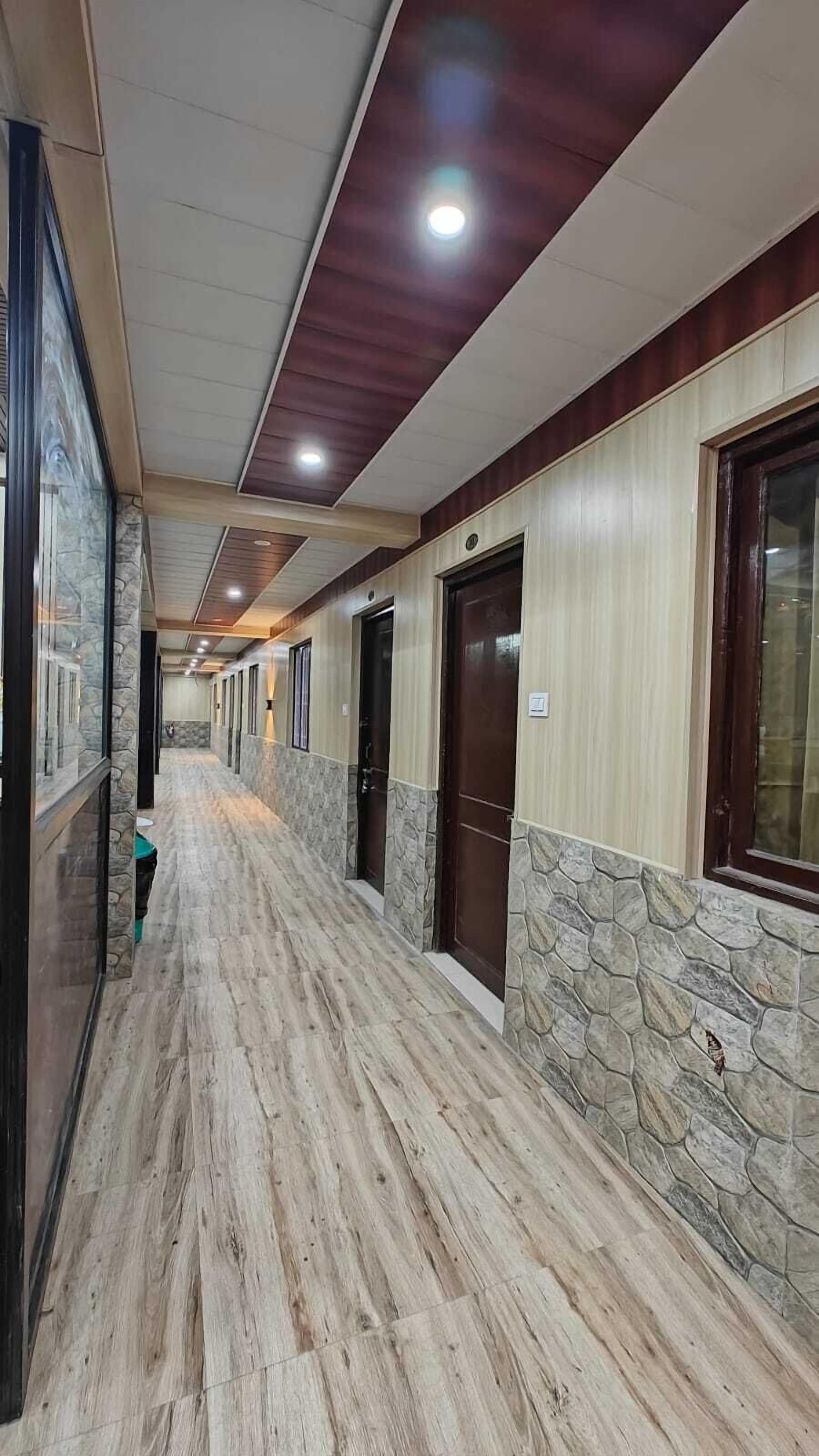 Hotel SNR Grand