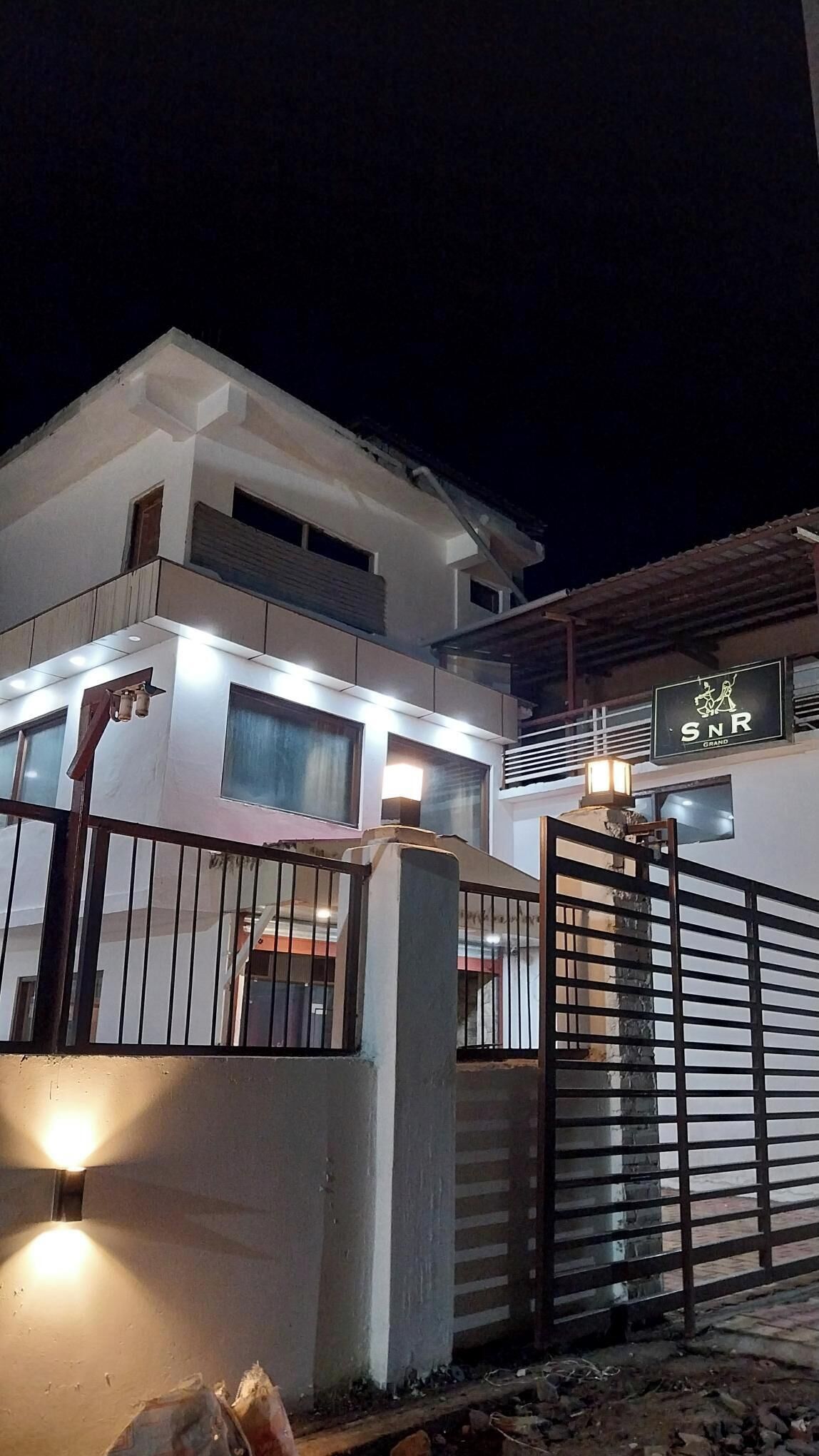 Hotel SNR Grand