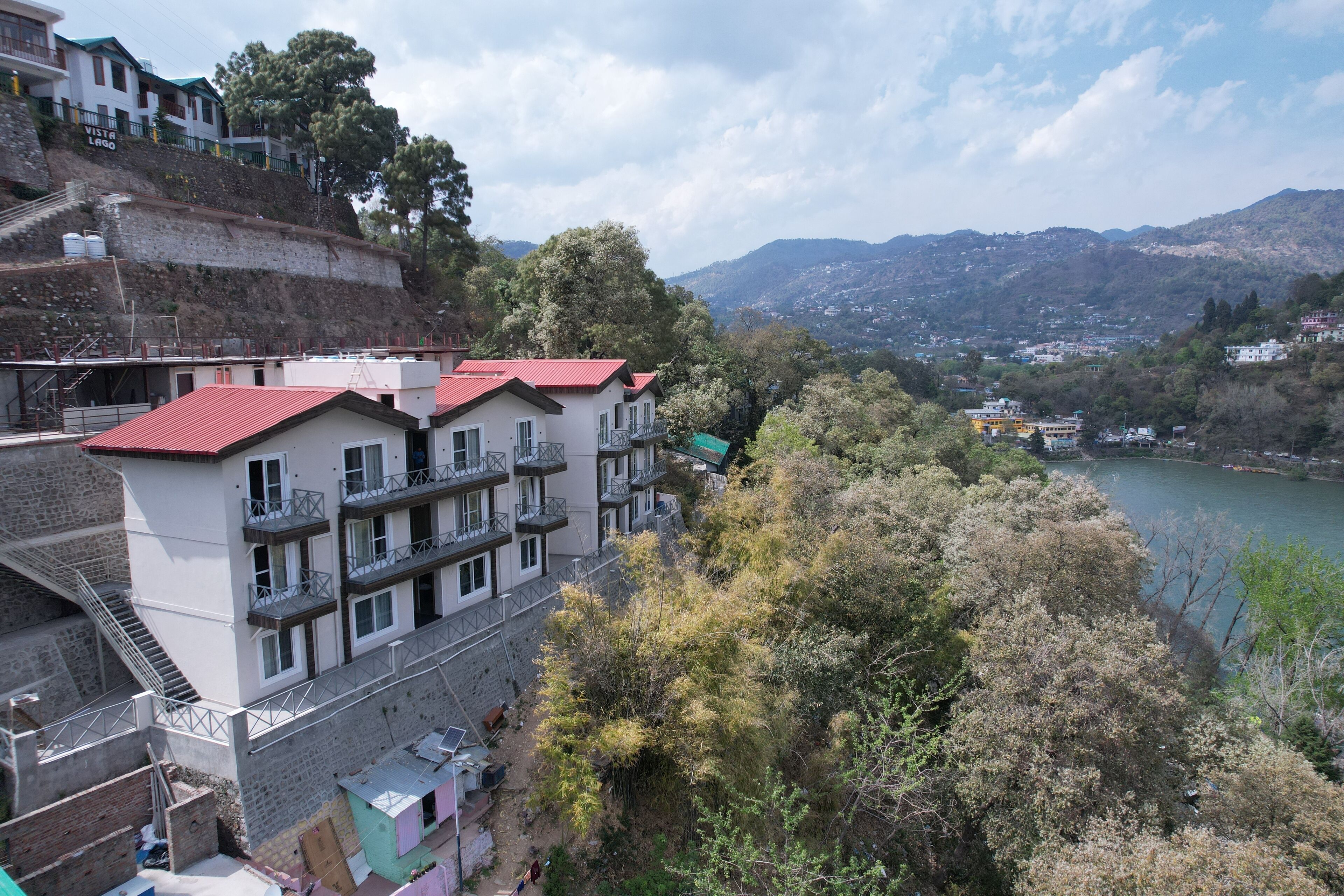 Hibiscus Lake View Hotel