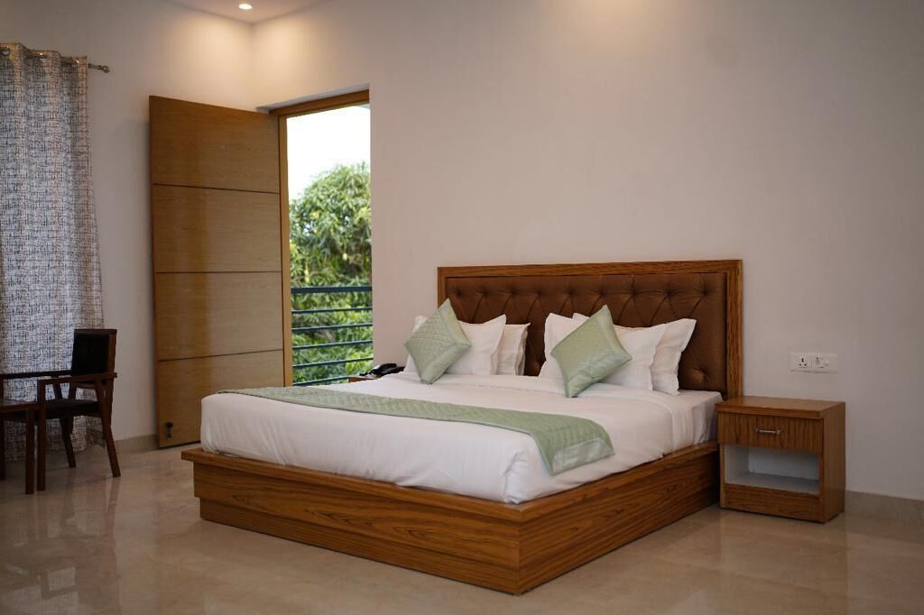 The White Oak Corbett Spa & Resort