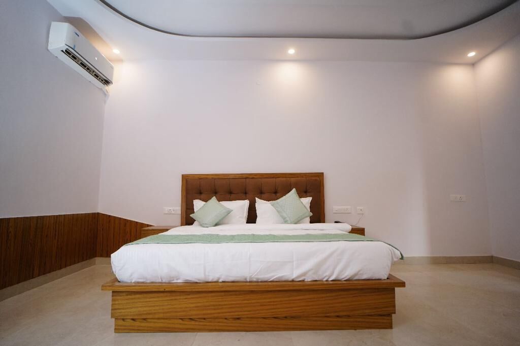 The White Oak Corbett Spa & Resort