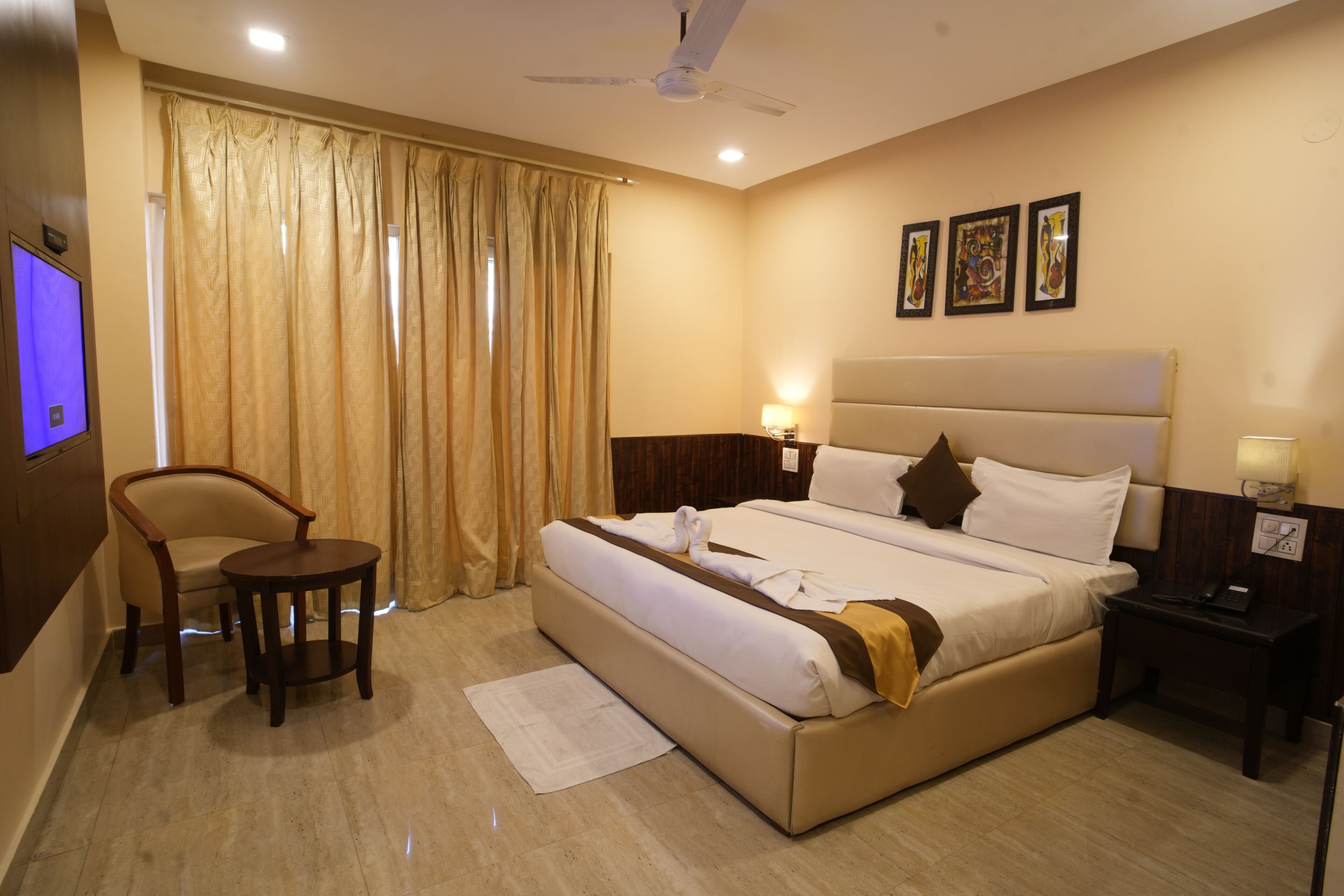Hotel Royale Hills