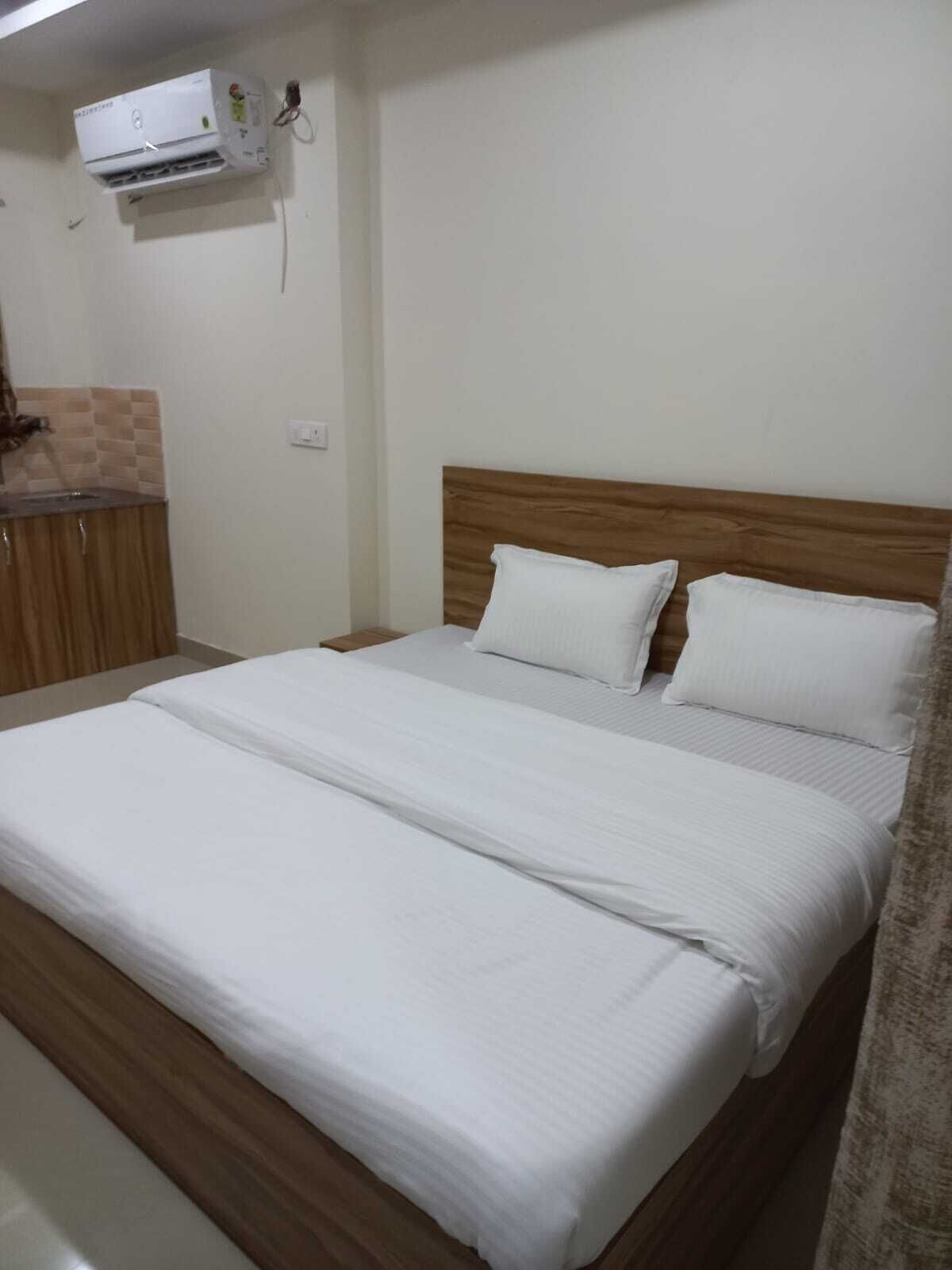 Tirath Hotel