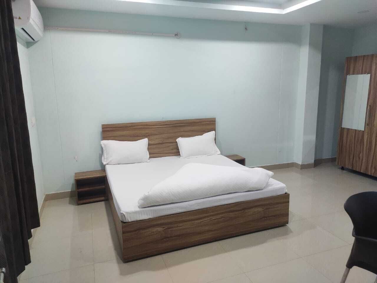 Tirath Hotel