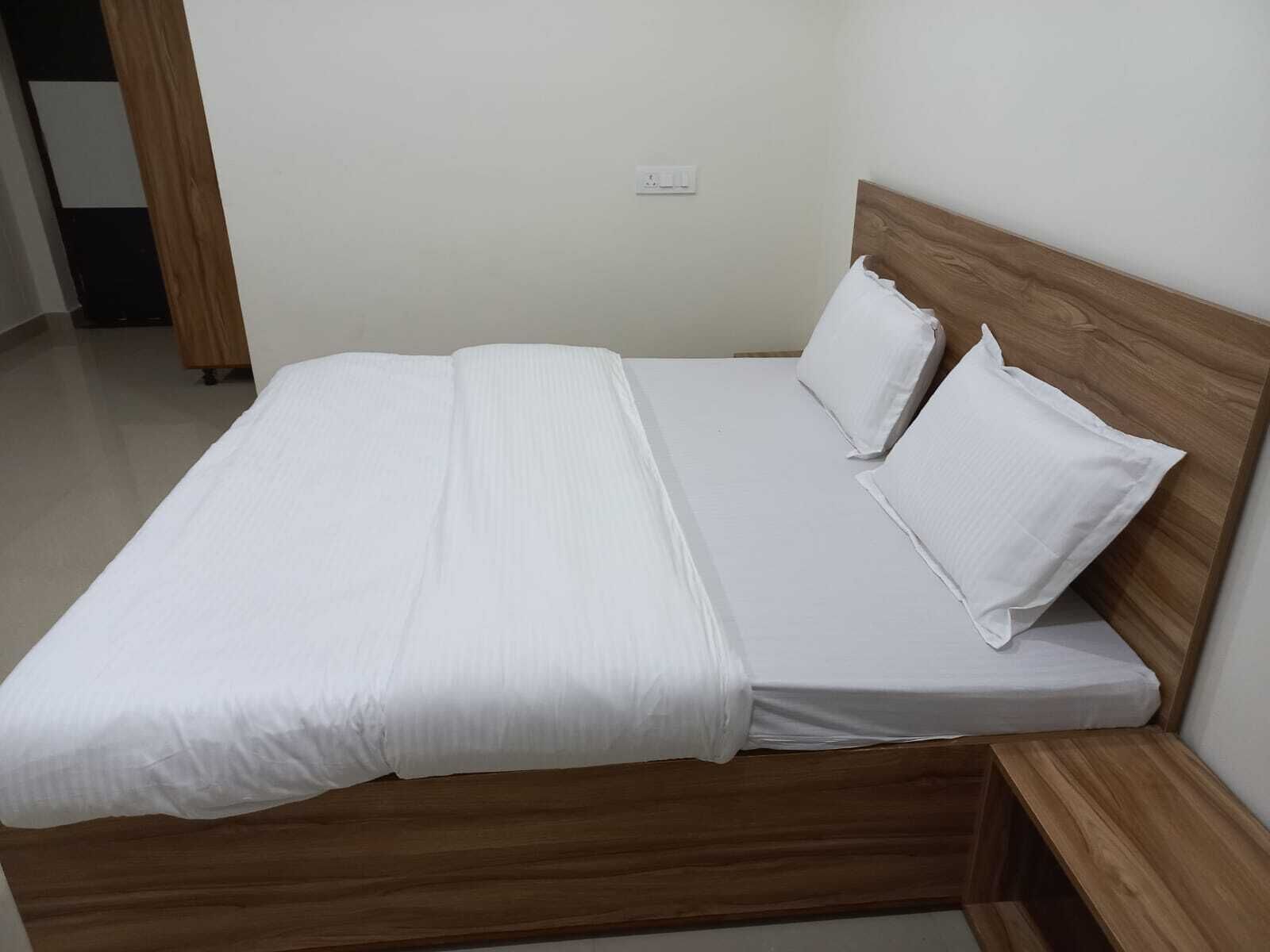 Tirath Hotel