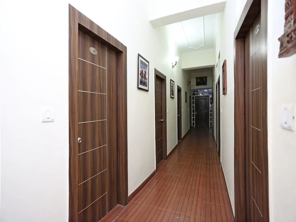 Crown Courtyard By Naavagat