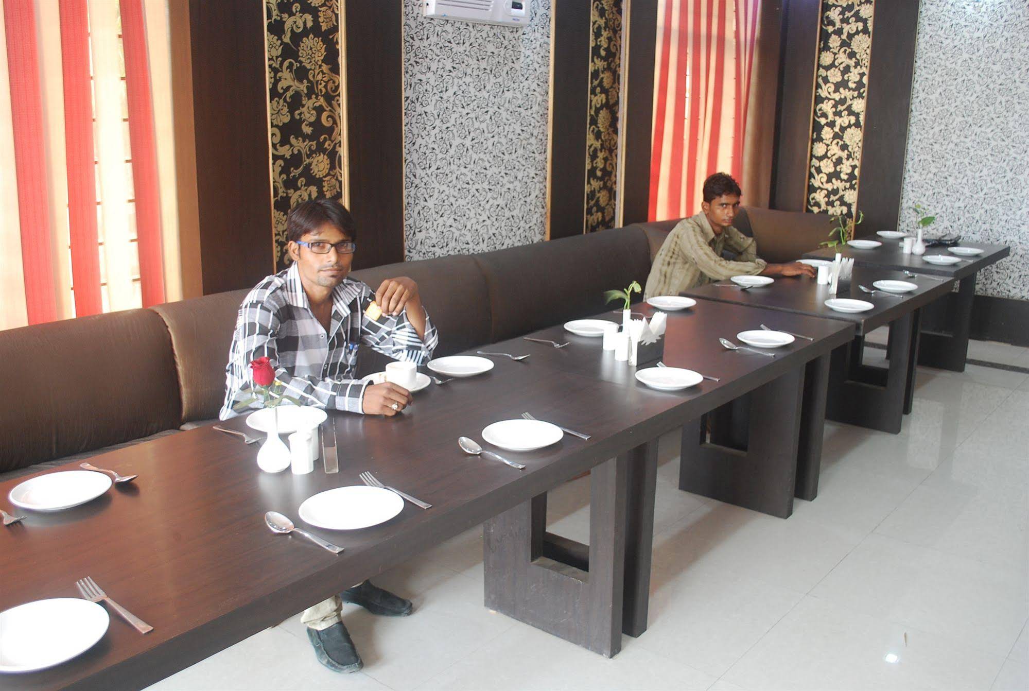 Hotel Gayatri Palace