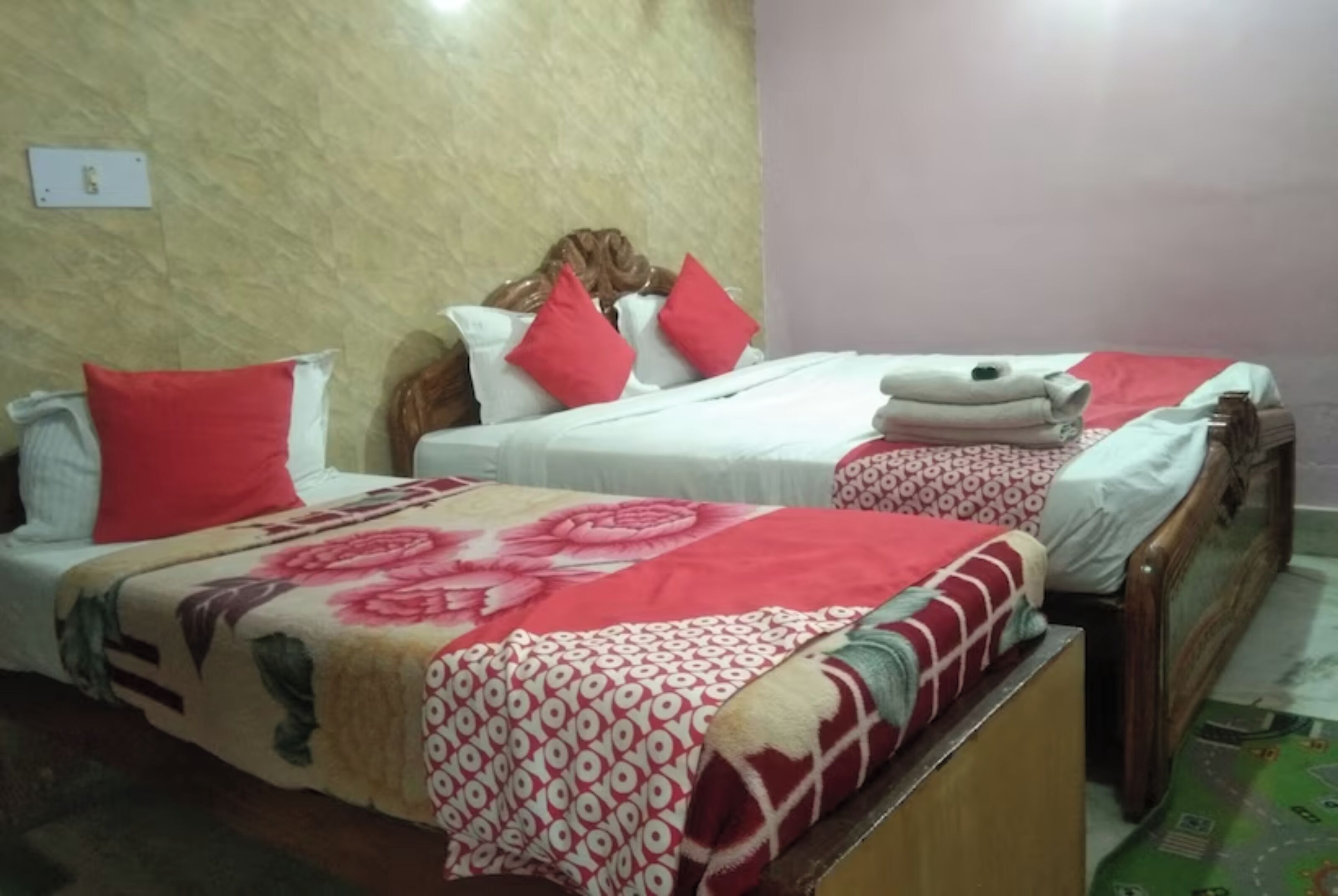 Goroomgo Rashmi Agra