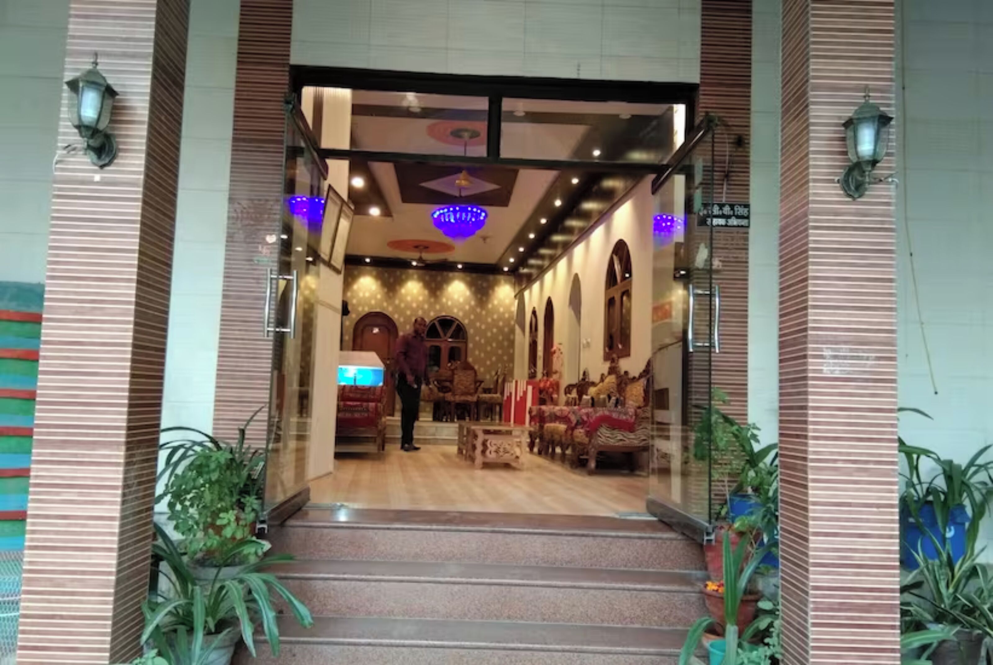 Goroomgo Rashmi Agra