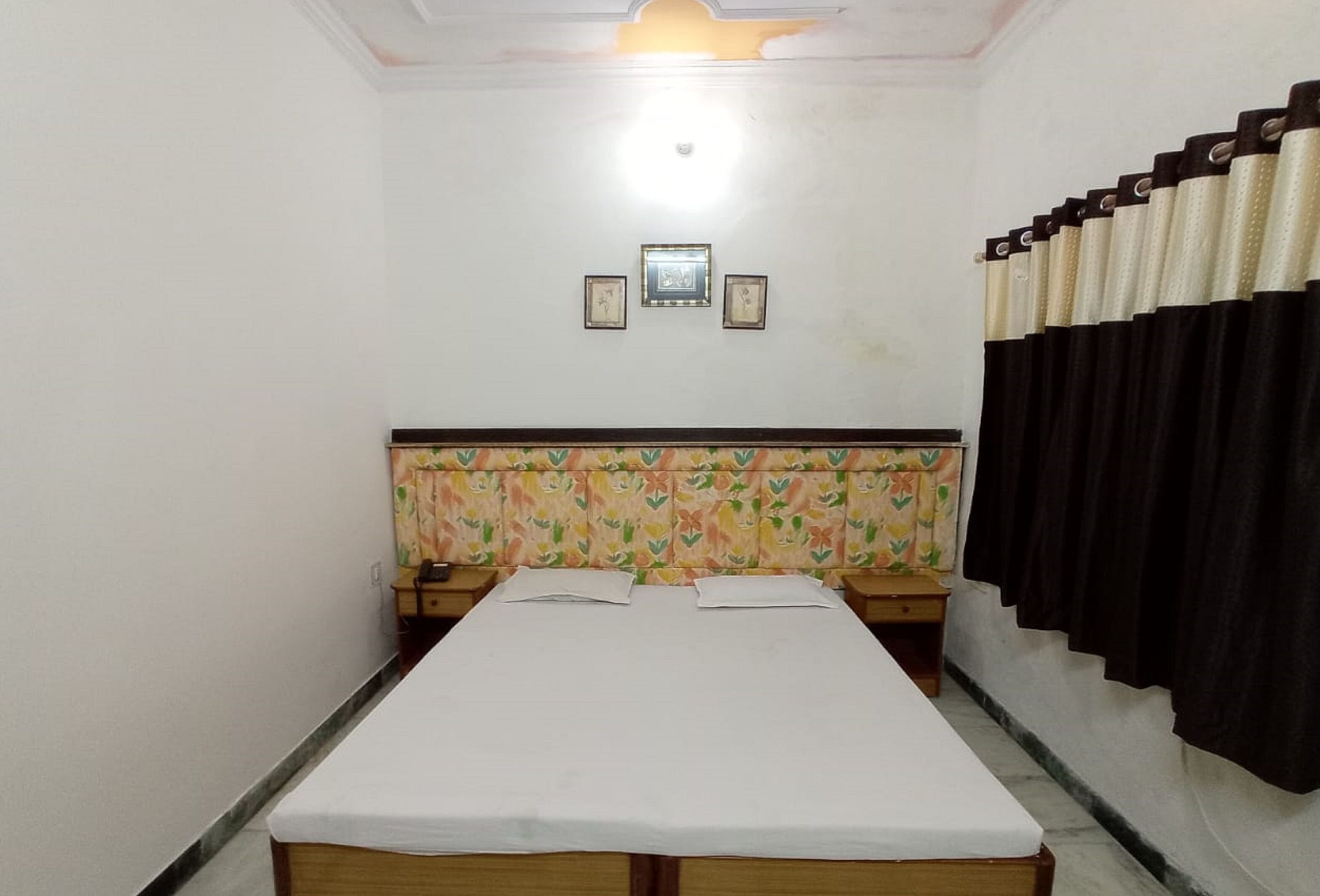 Goroomgo Taj View Agra