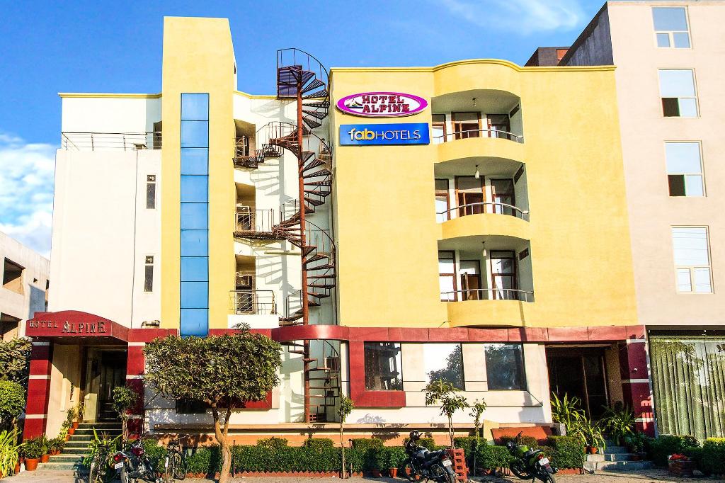 Hotel Alpine by FabHotels