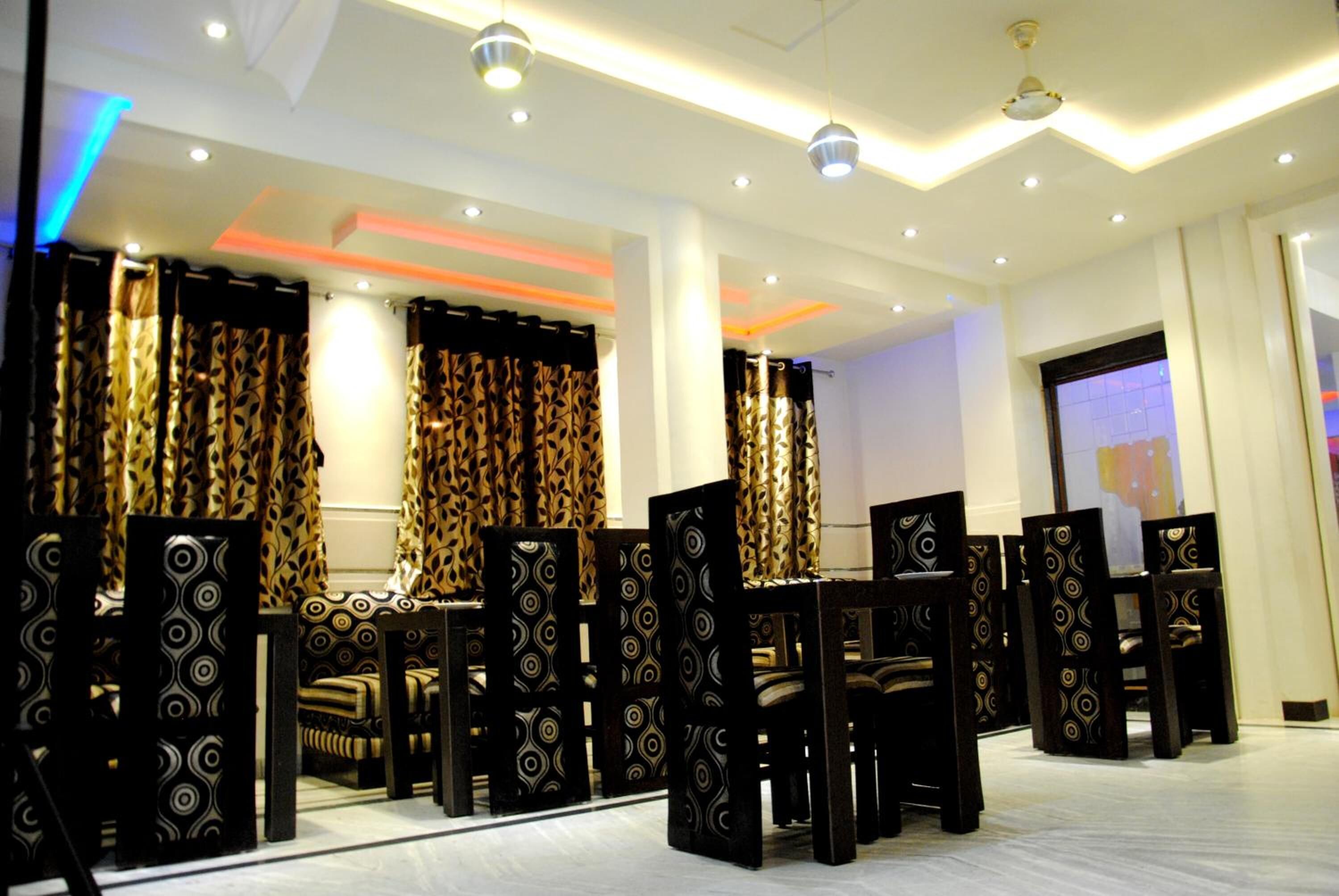 Hotel Alpine by FabHotels