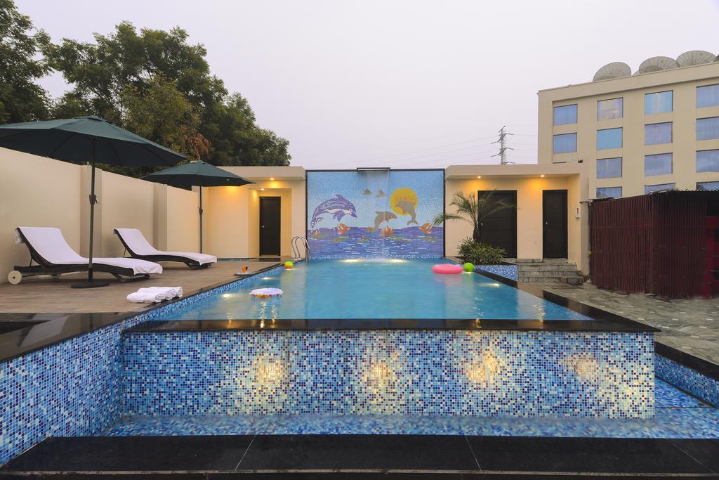 Royal Sarovar Portico Agra