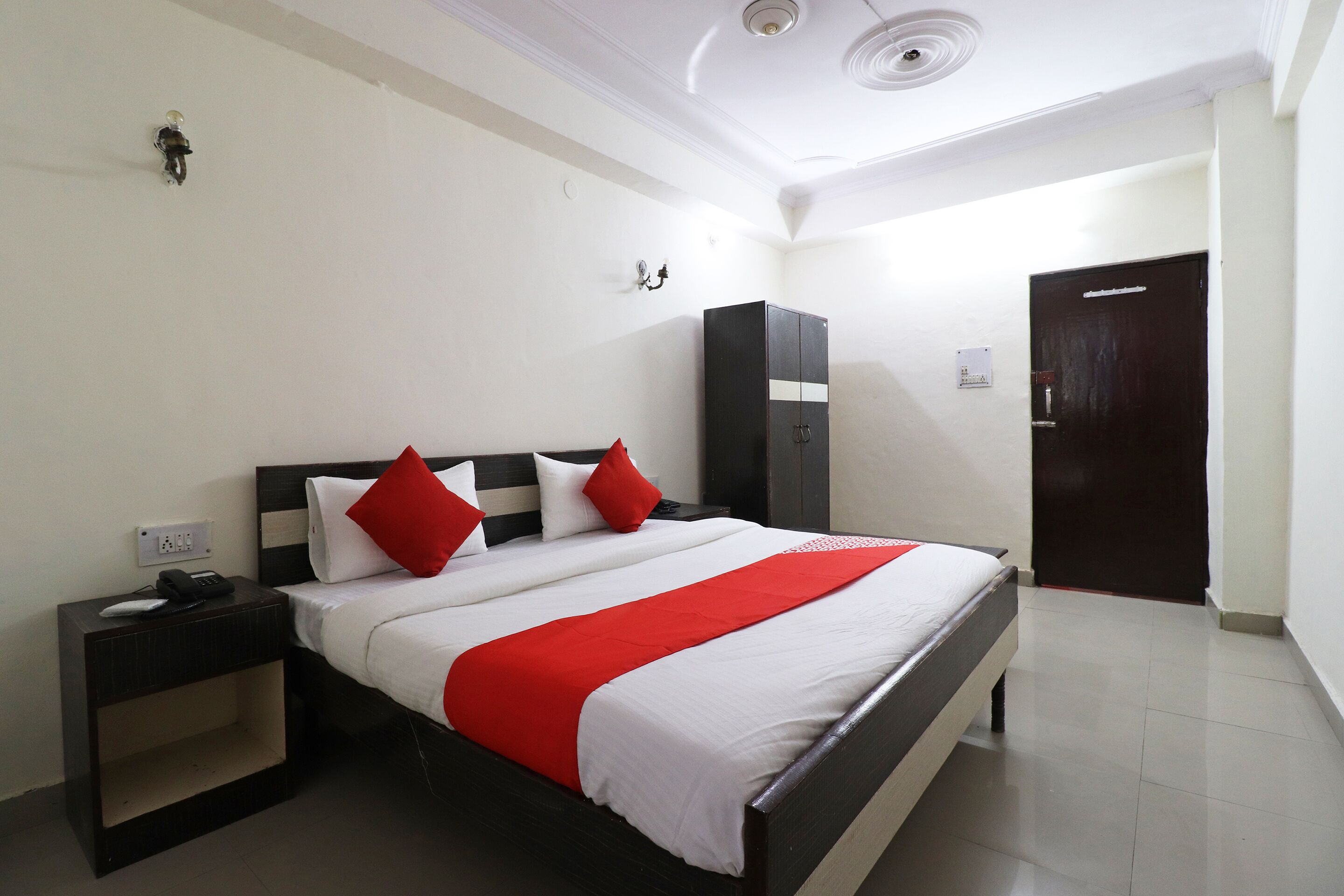 N H Plaza Lodge & Farm House by OYO Rooms