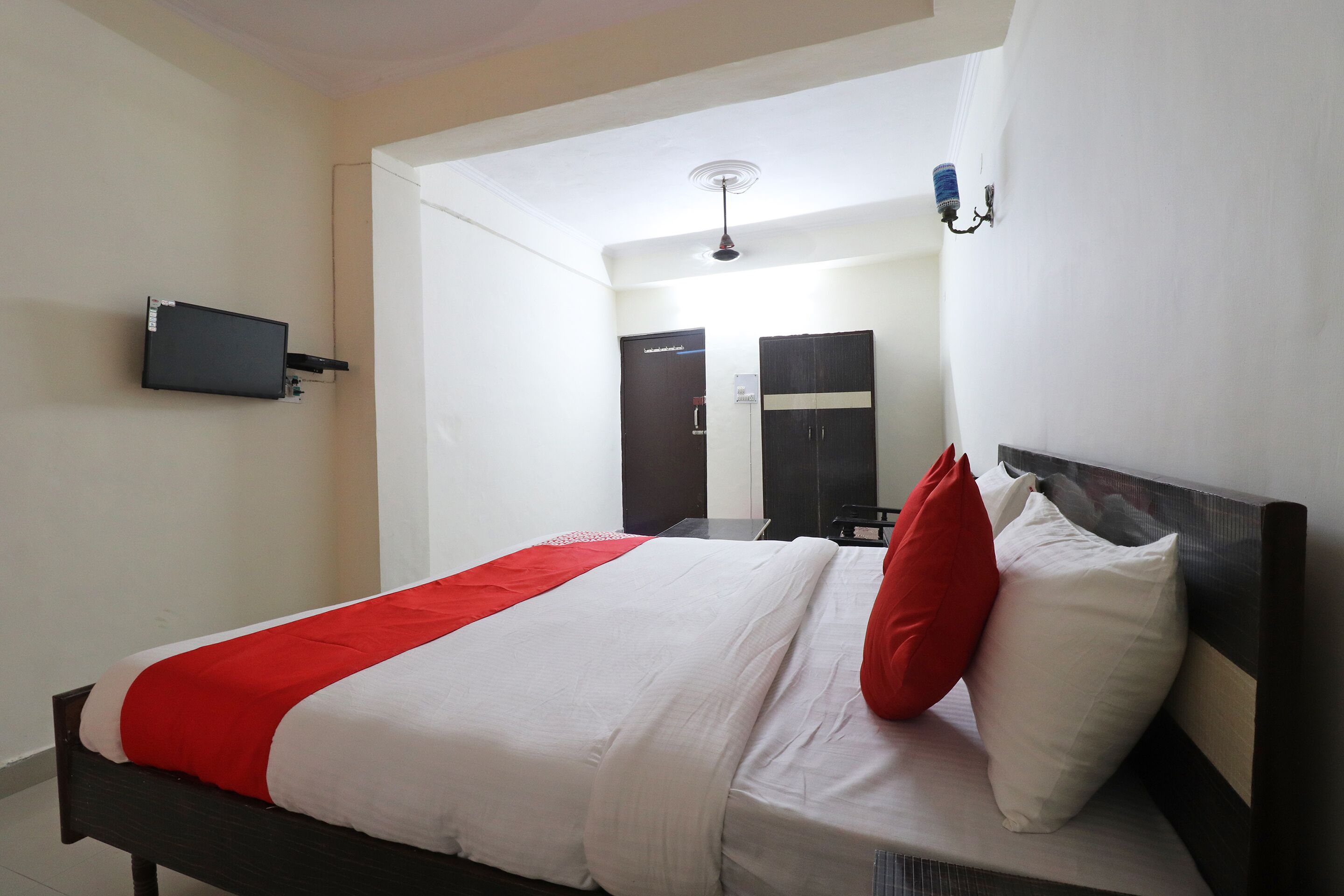 N H Plaza Lodge & Farm House by OYO Rooms