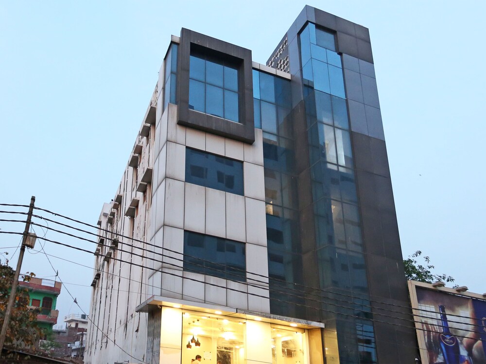 Amaira Hotel And Banquets By OYO Rooms