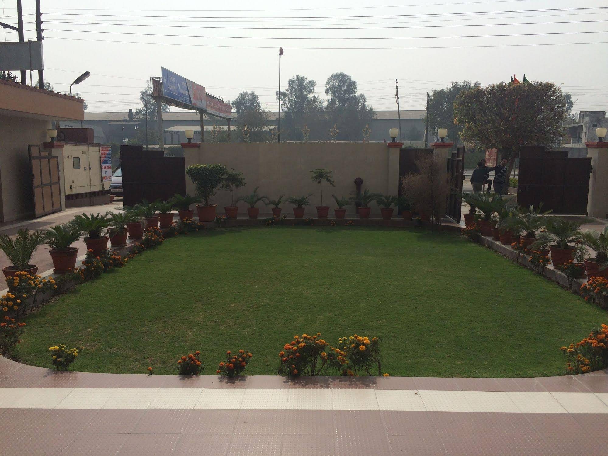 Hotel Maiden Residency