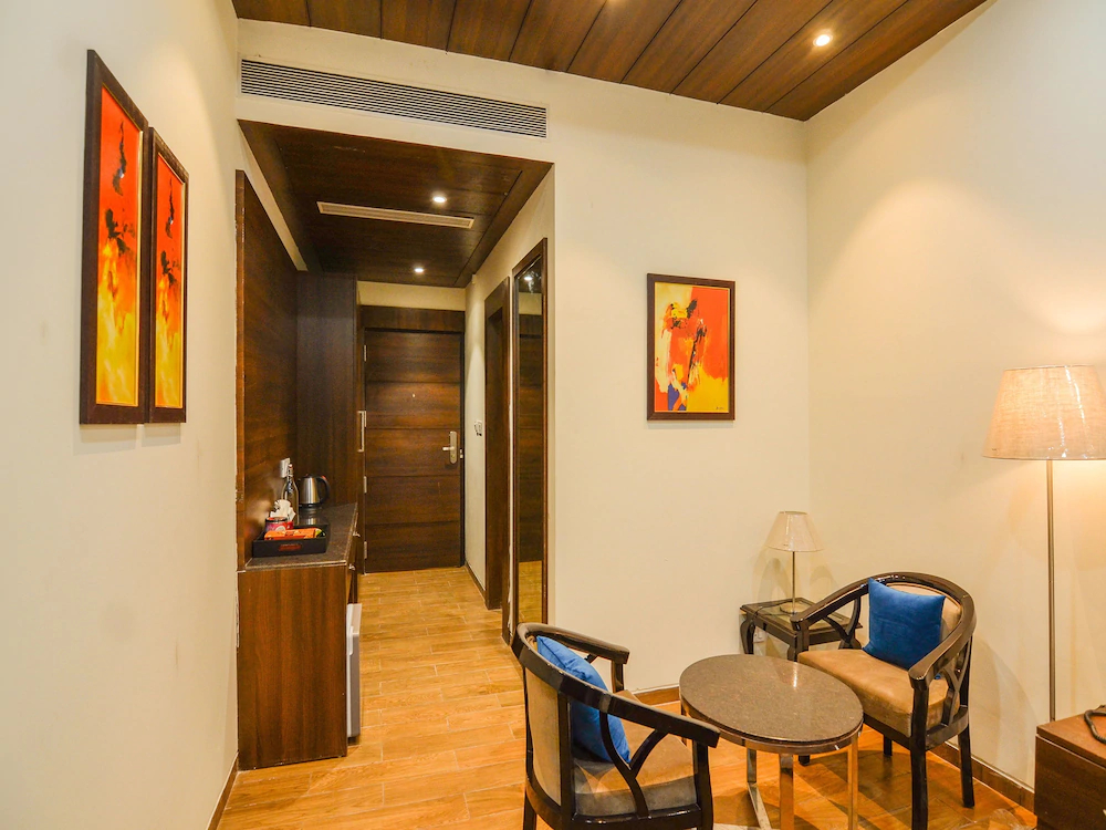 Edition O 30009 Skyhilton Alam Bagh