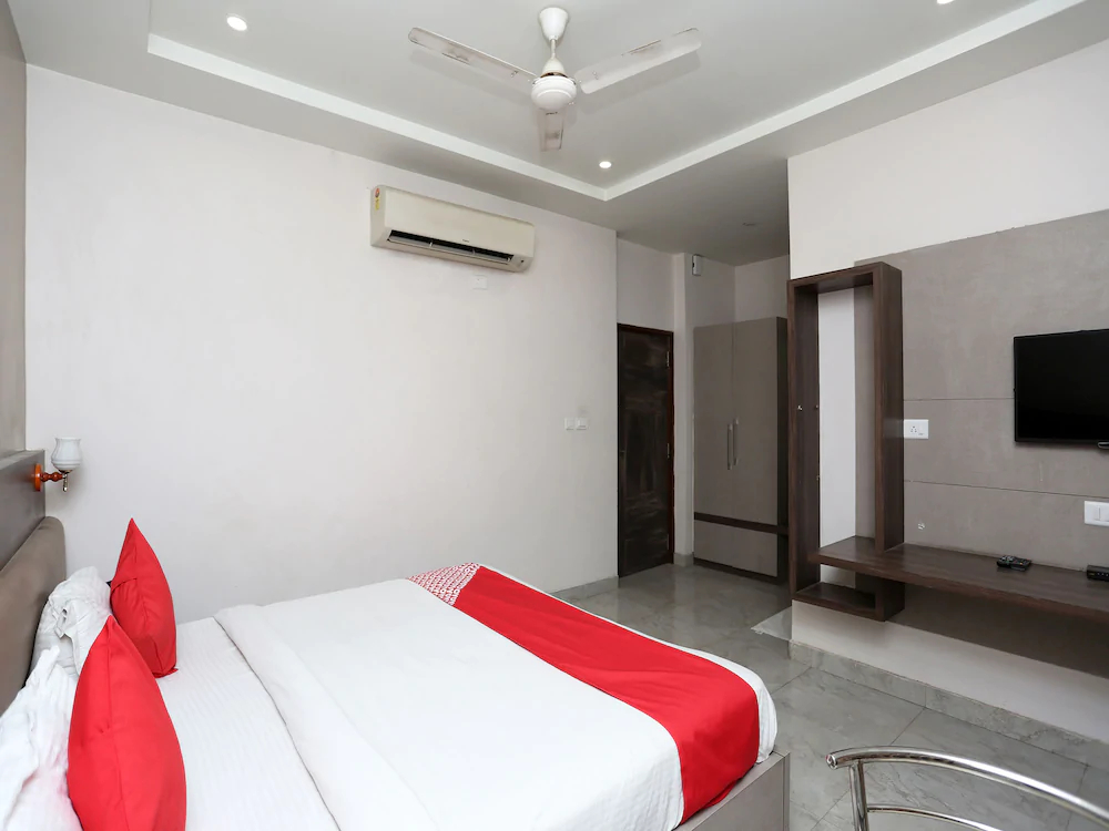 Hotel RP Grand Titanium by OYO Rooms