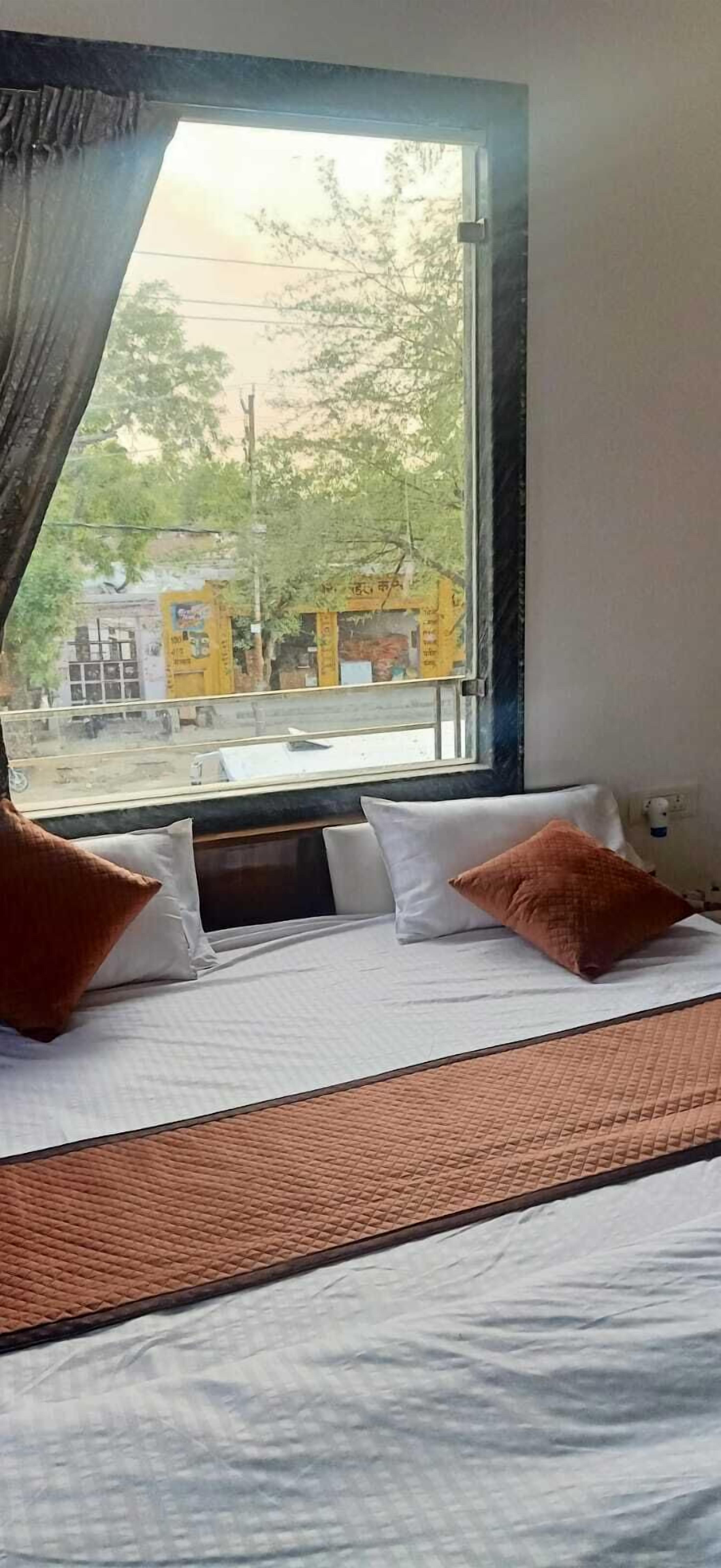 Brajdham Hotel Barsana