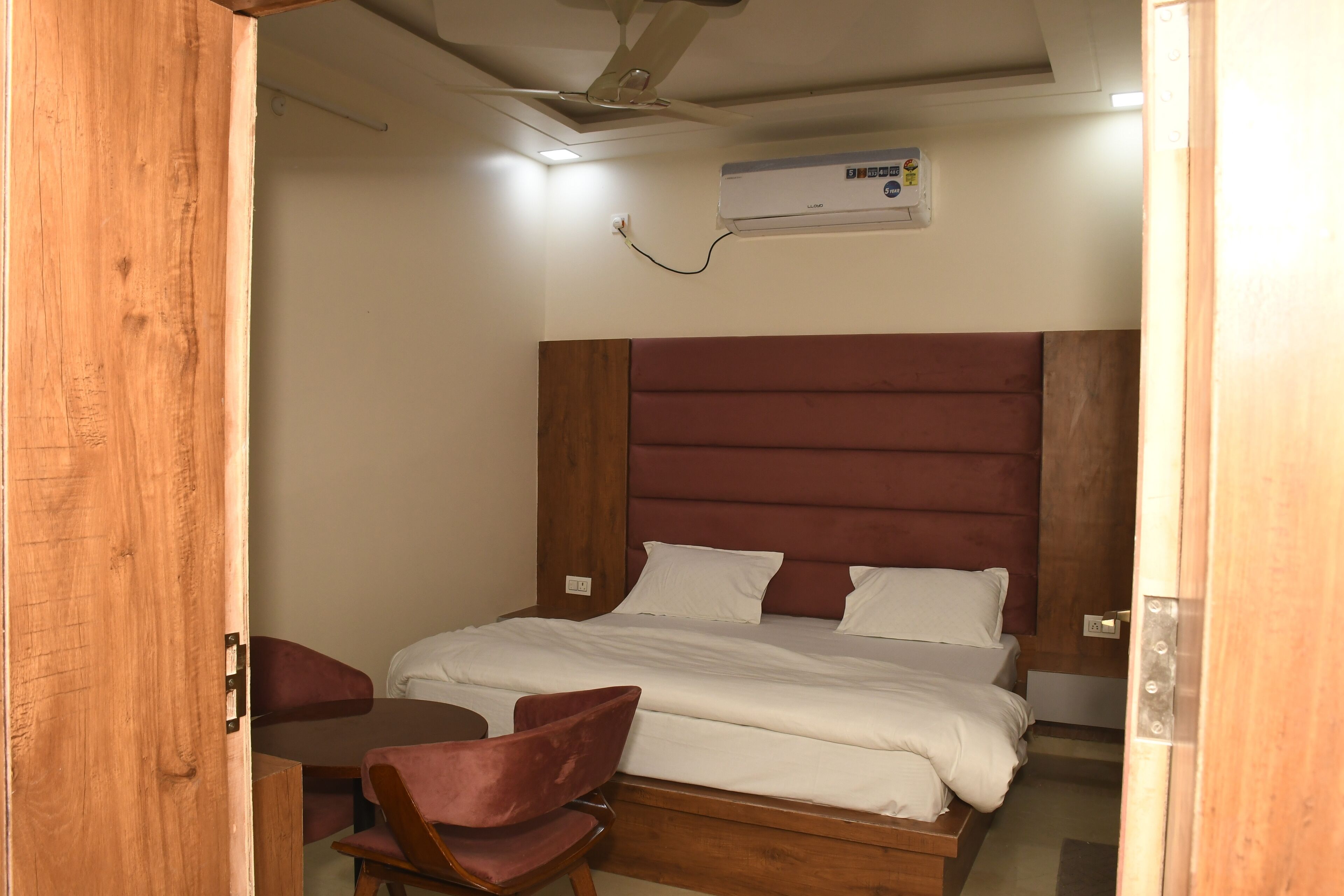 Super Townhouse Govardhan