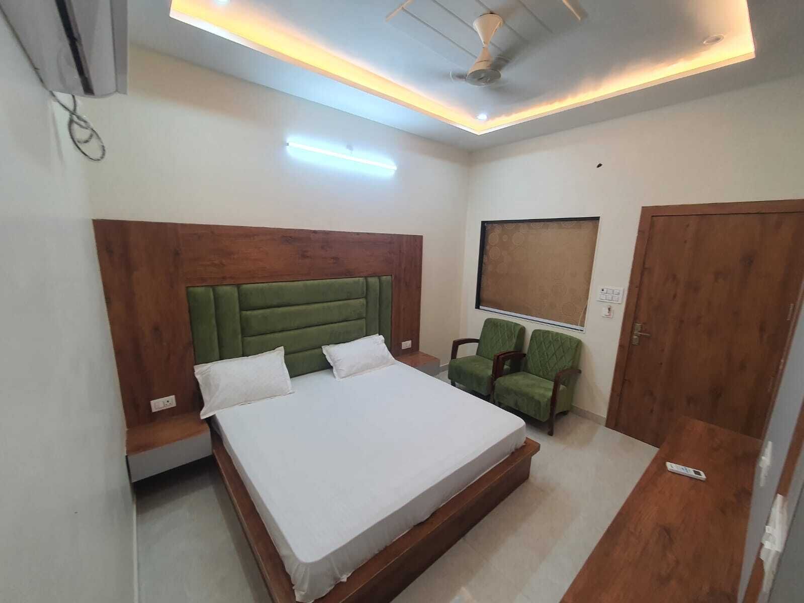 Super Townhouse Govardhan