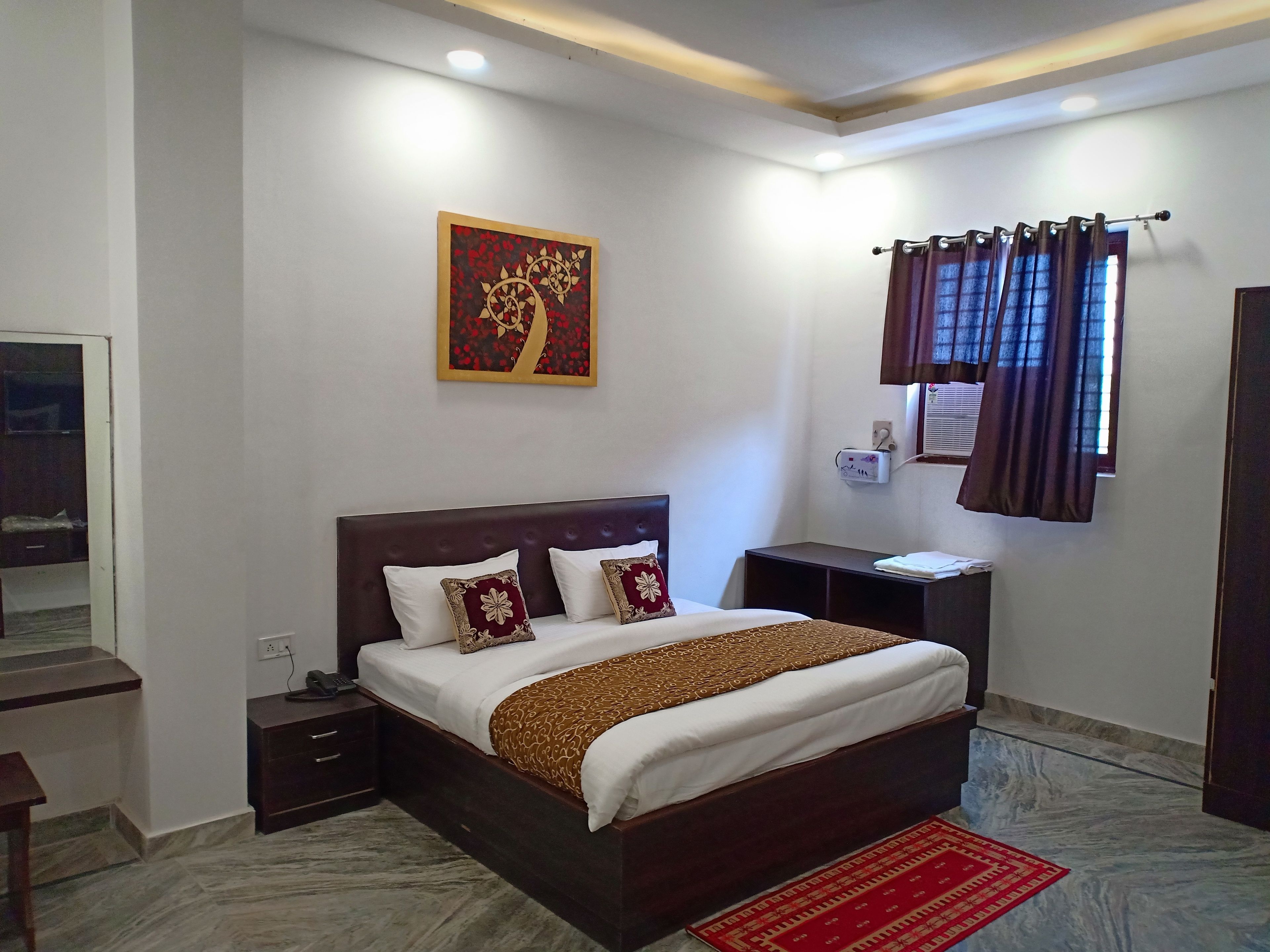 Oak Tree by Golden Plate