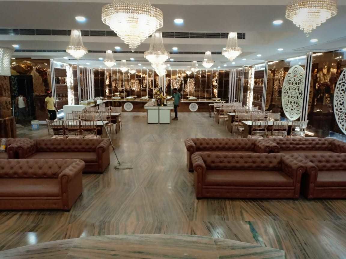 Oak Tree by Golden Plate