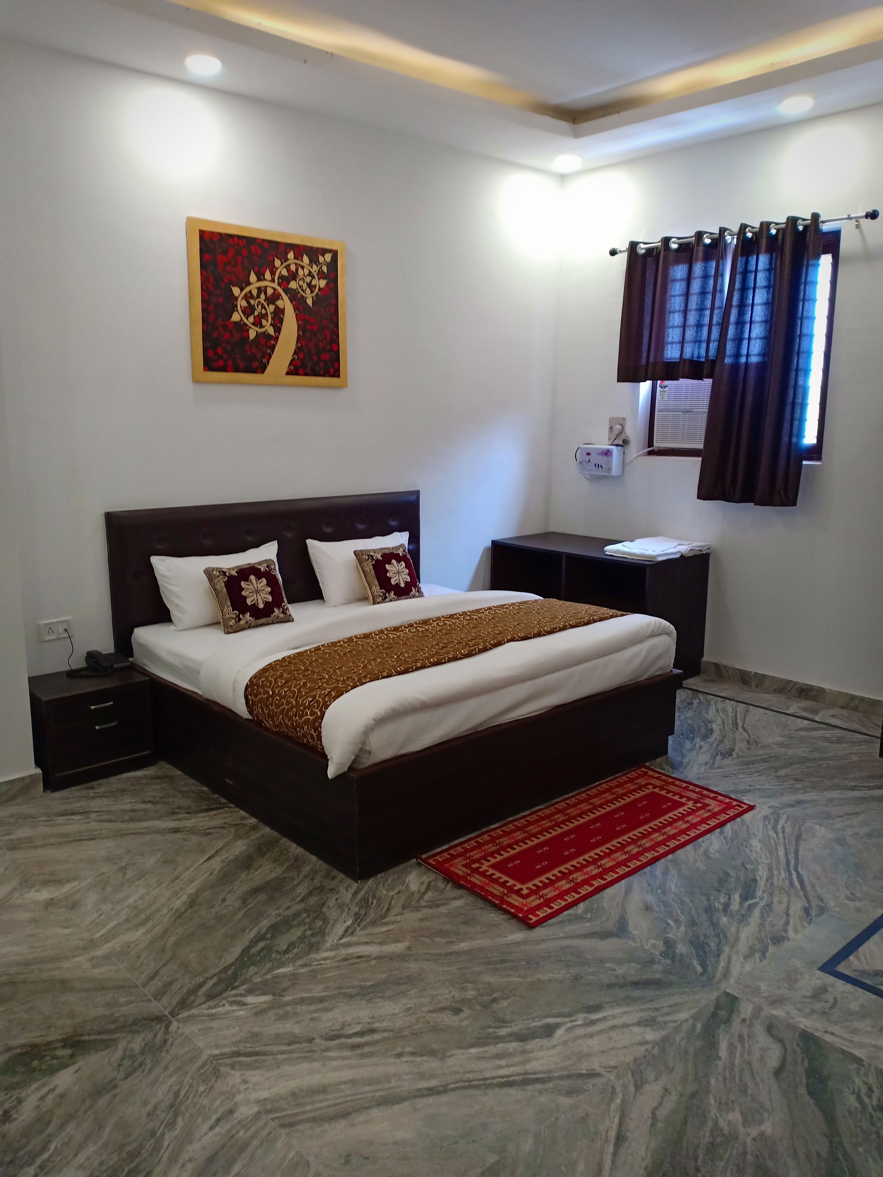 Oak Tree by Golden Plate