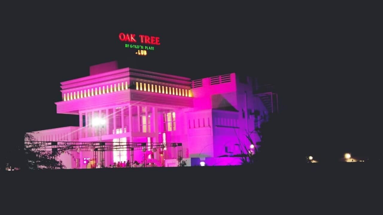 Oak Tree by Golden Plate