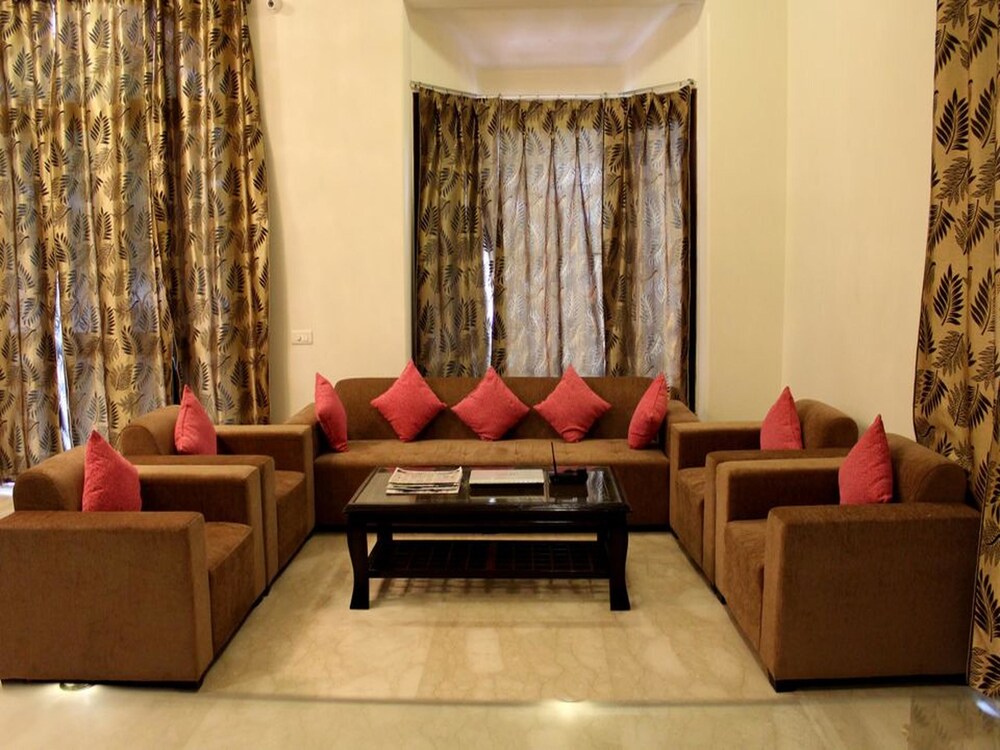 Hotel Ashray by OYO Rooms