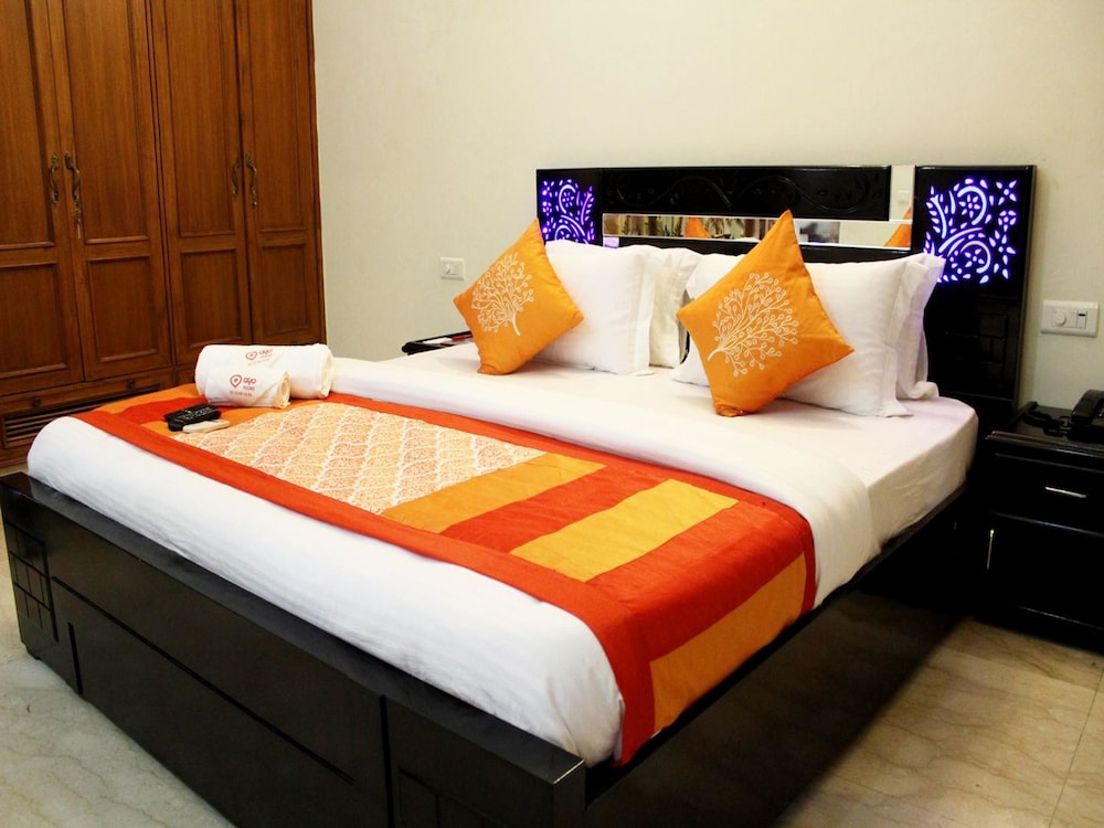 Hotel Ashray by OYO Rooms