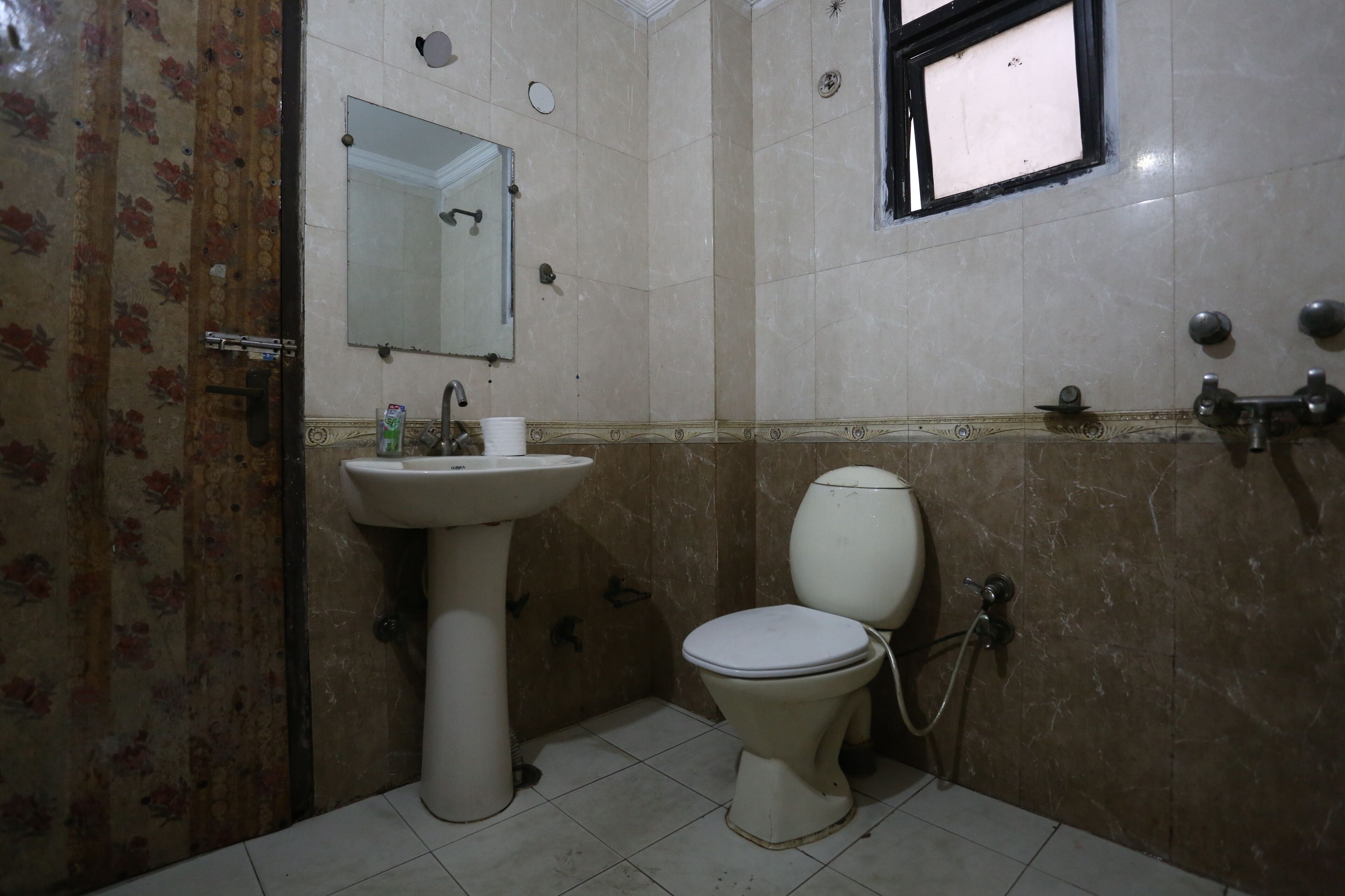 Hotel Noida Continental