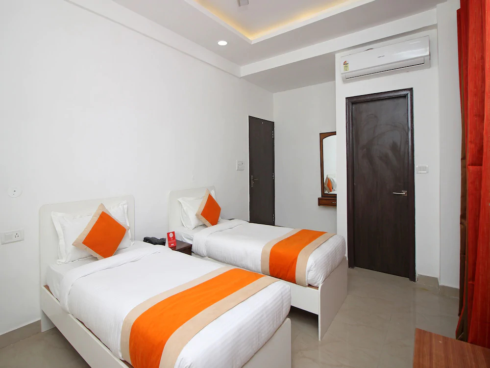 Hotel Petals Inn by OYO Rooms