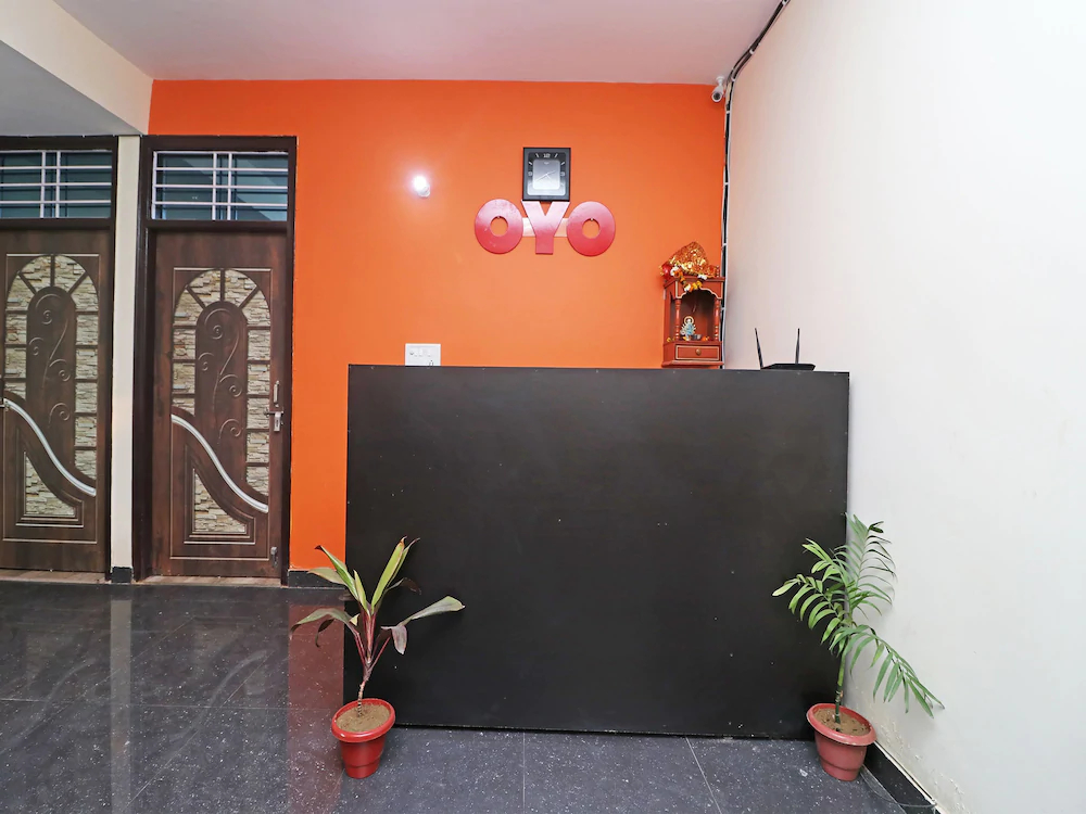 OYO 28366 National Hotel