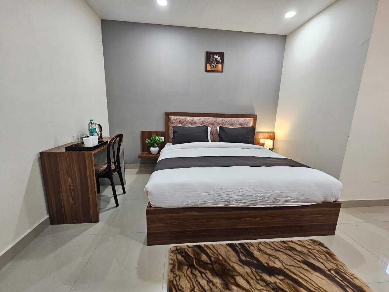 Hotel Vistacrest Noida Sector 104