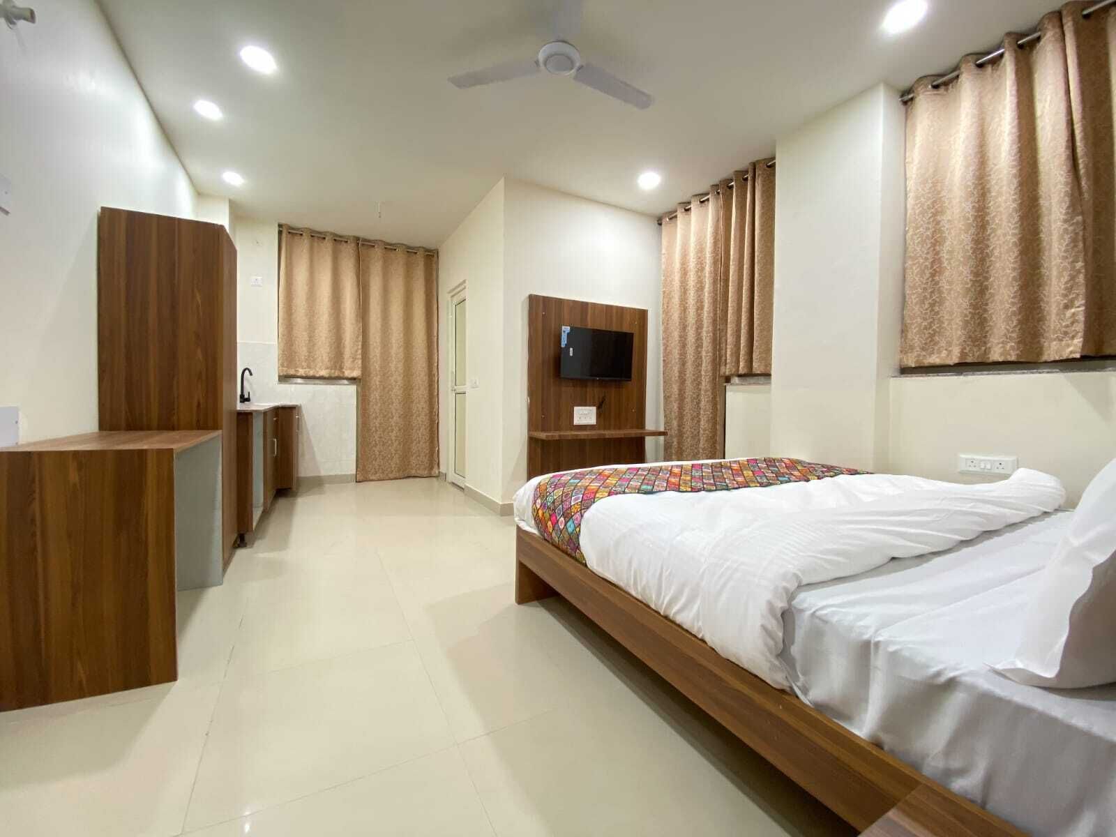 Hotel Vistacrest Noida Sector 35