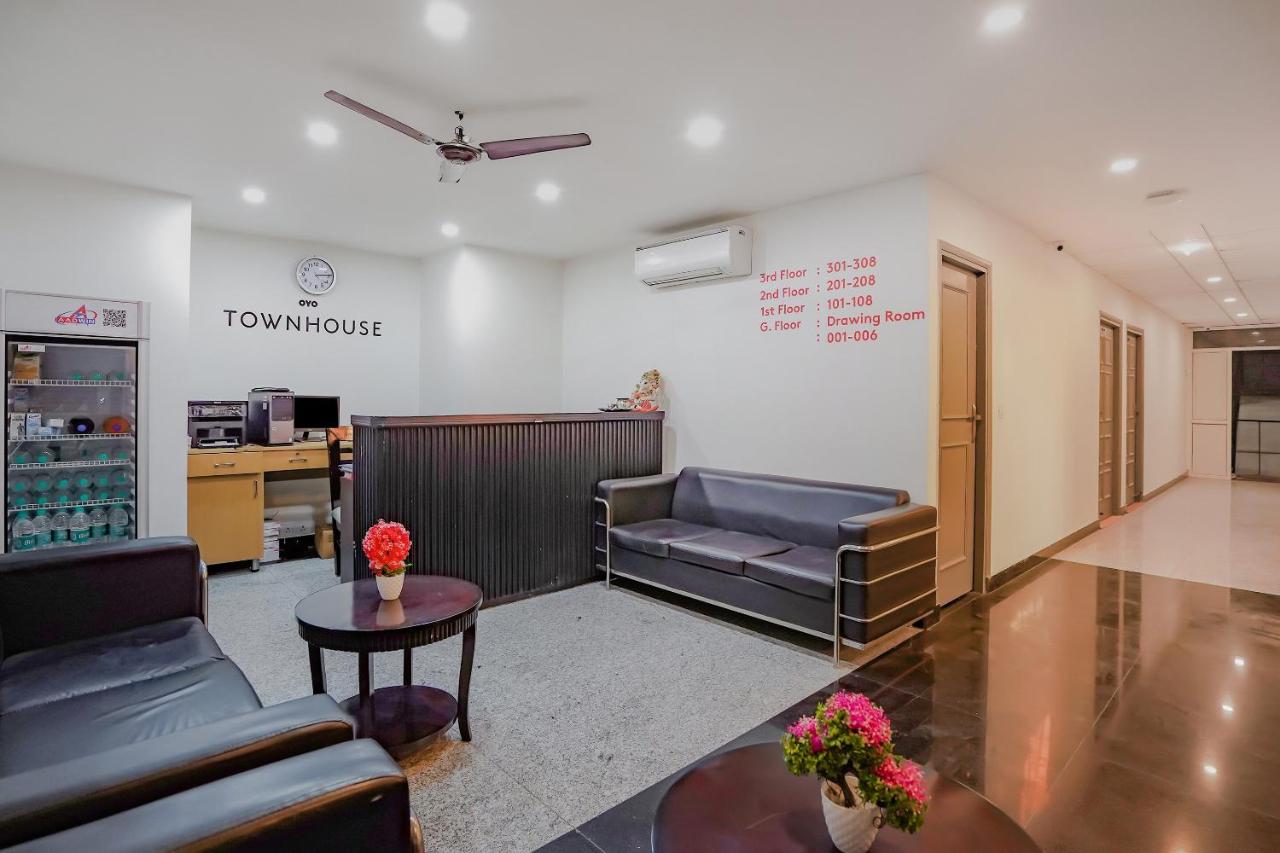 OYO TOWNHOUSE 77014 Sector 132