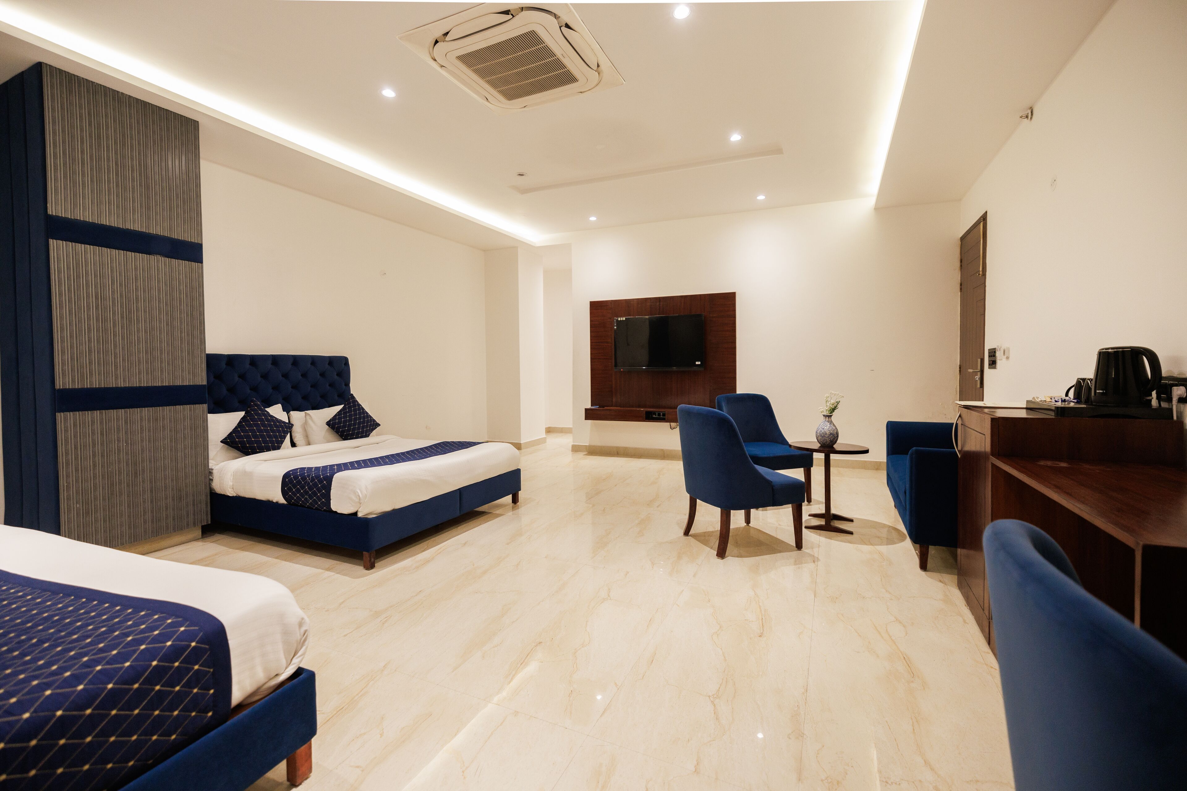 The Eliot Hotel & Banquet