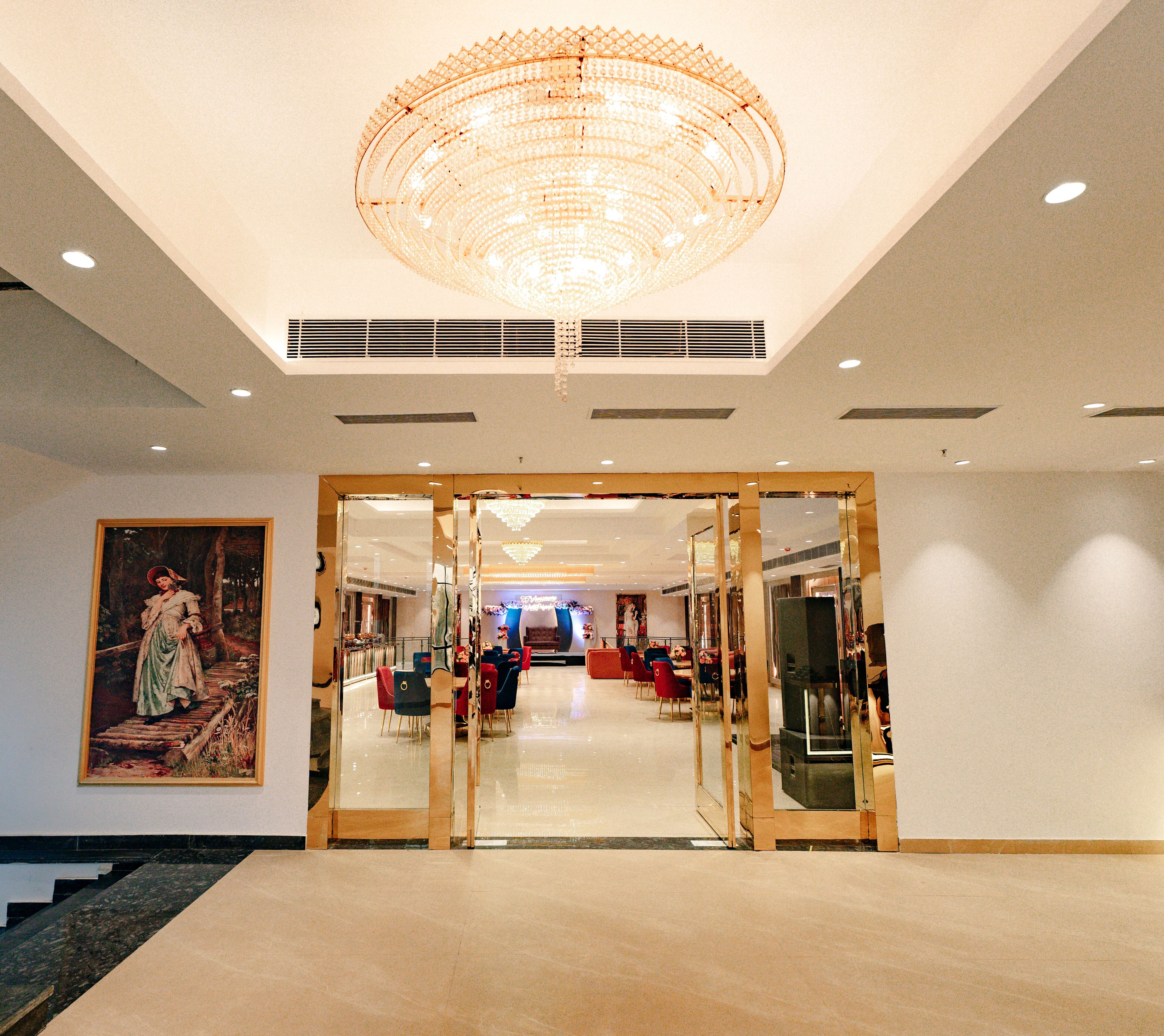 The Eliot Hotel & Banquet