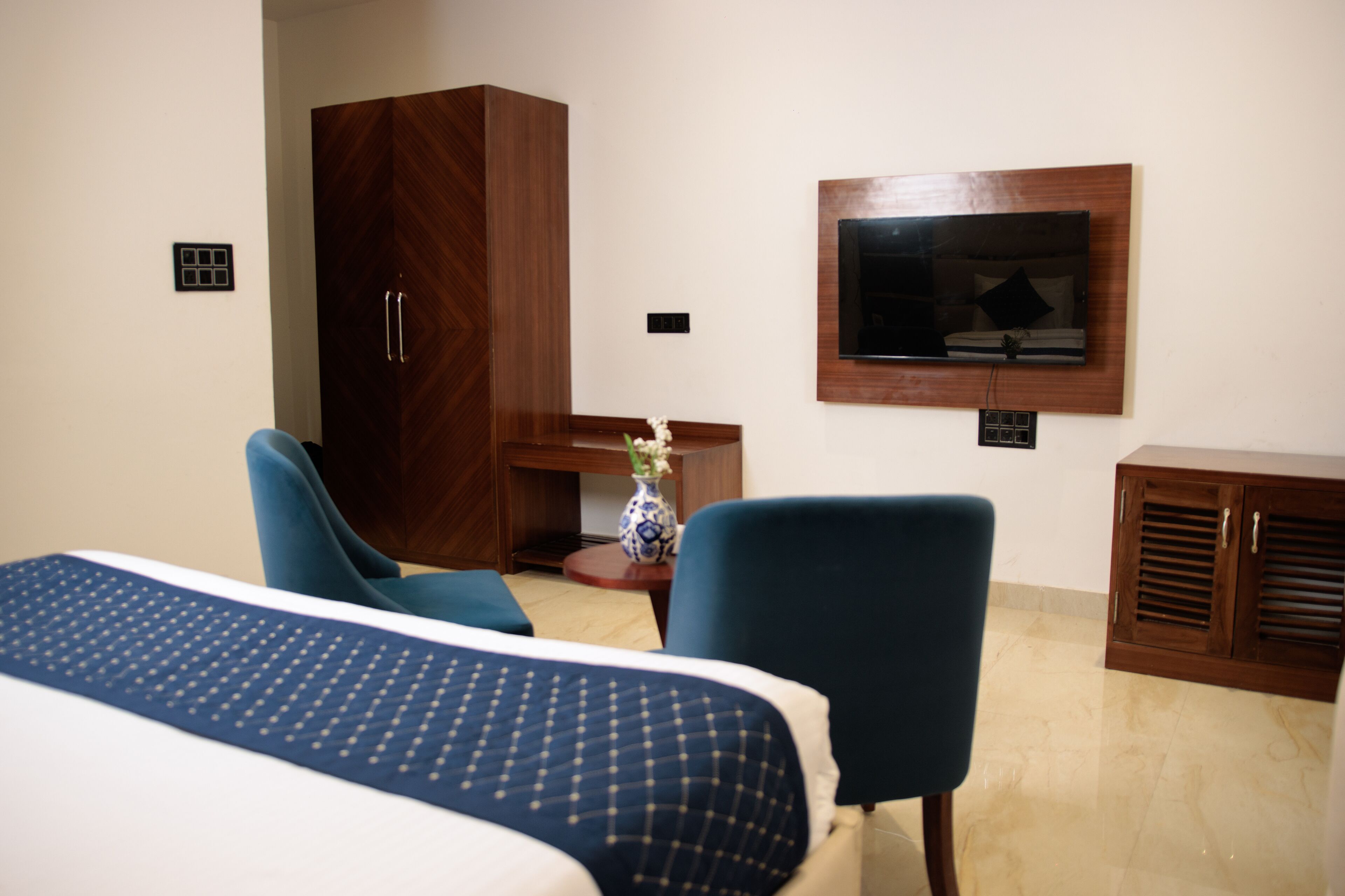 The Eliot Hotel & Banquet