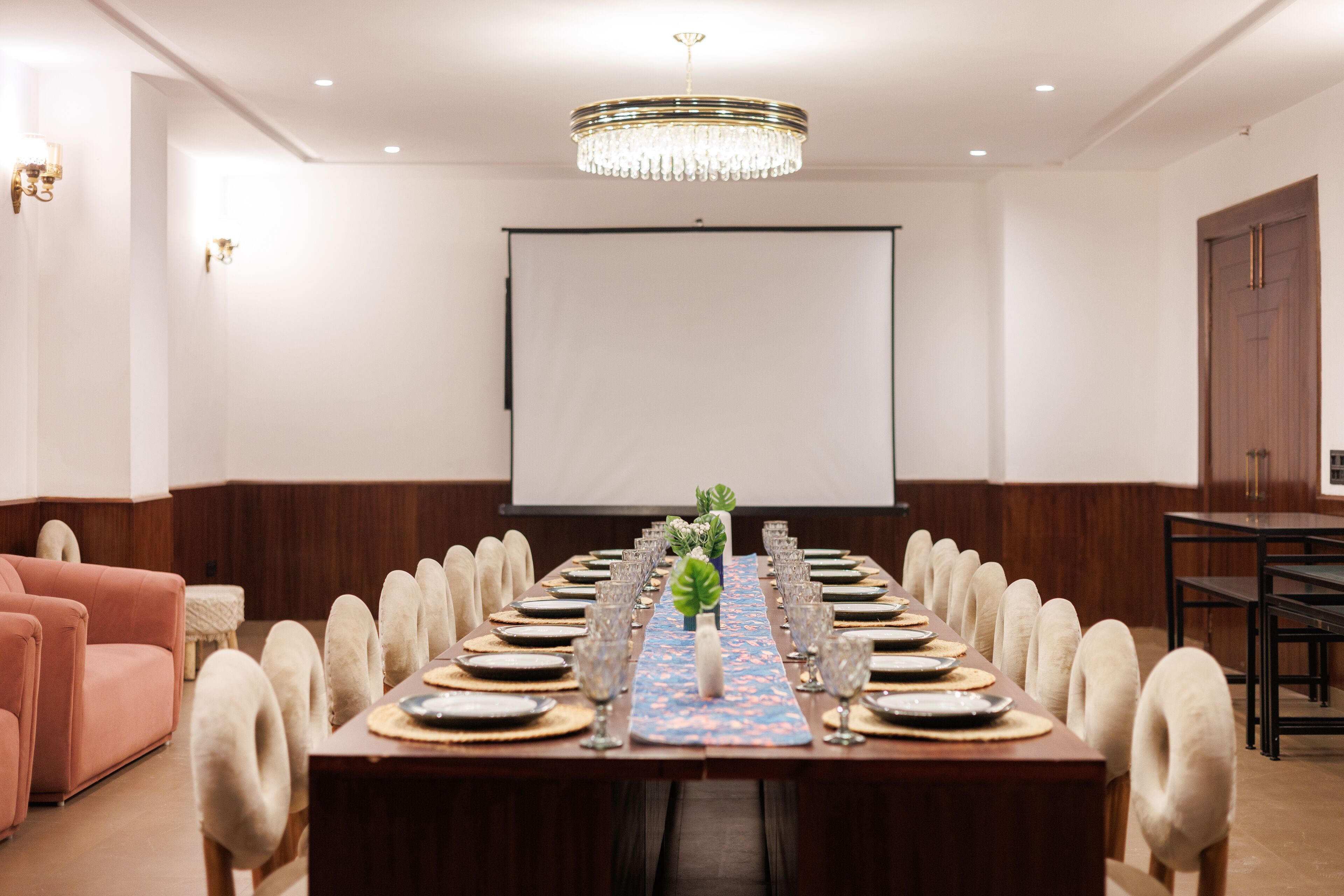 The Eliot Hotel & Banquet